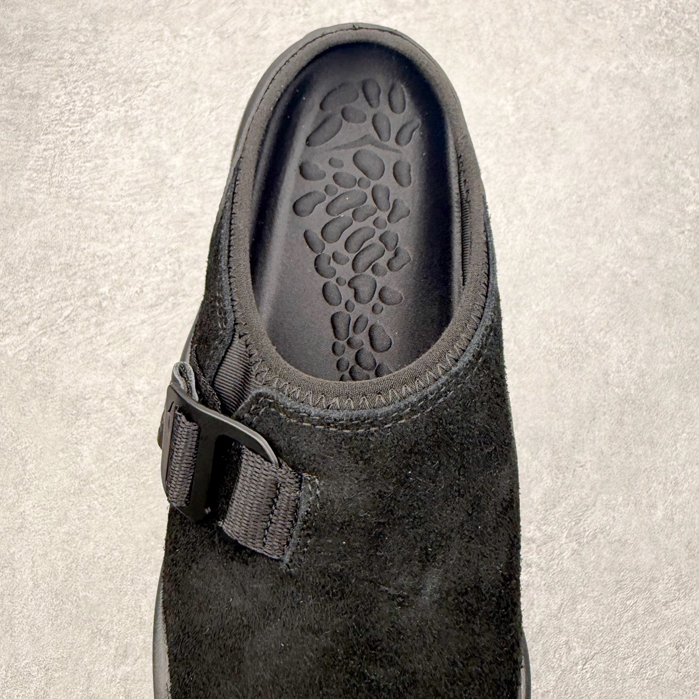 图片[5]-HOKA ONE ONE Ora Primo EXT 舒缓穆勒 运动舒适 防滑支撑 低帮 生活休闲鞋 男女同款 HOKA ONE ONE是来自美国的跑步鞋知名品牌，创立于2009年，始终致力于为所有跑者提供更新、更好的跑步装备。相比常规跑鞋，HOKA ONE ONE特别研发使用性能独特的几何形跑鞋中底，此种鞋底更厚、更高、回弹性也更好，除了卓越的缓冲性能，它还能为各种阶段的跑者带来更具动感、更加稳定的跑步体验。HOKAONE ONE从设计之初就清楚意识到，要保证跑者步幅的均匀一致，双脚自然而然的运动至关重要。尺码：36 36.5 37.5 38 39 40 40.5 41 42 42.5 43 44 45-选品中心