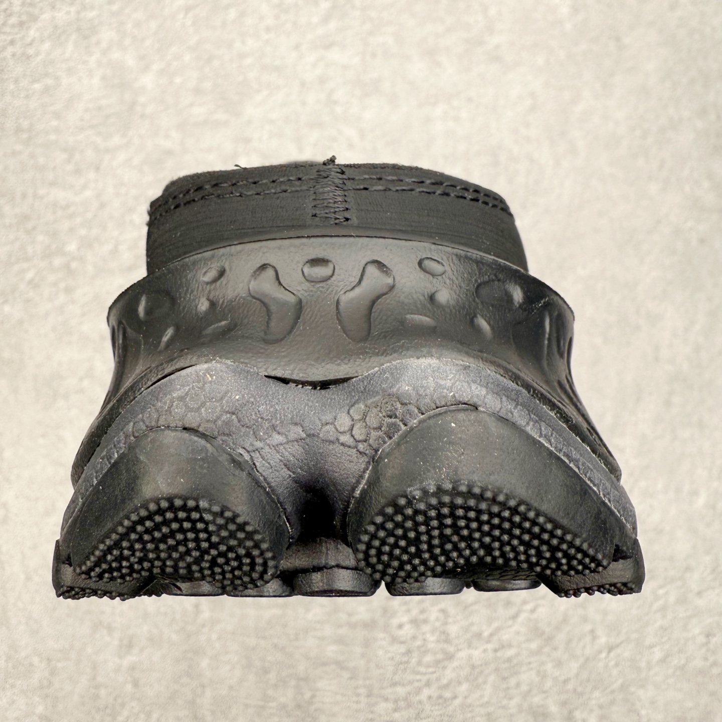 图片[8]-HOKA ONE ONE Ora Primo EXT 舒缓穆勒 运动舒适 防滑支撑 低帮 生活休闲鞋 男女同款 HOKA ONE ONE是来自美国的跑步鞋知名品牌，创立于2009年，始终致力于为所有跑者提供更新、更好的跑步装备。相比常规跑鞋，HOKA ONE ONE特别研发使用性能独特的几何形跑鞋中底，此种鞋底更厚、更高、回弹性也更好，除了卓越的缓冲性能，它还能为各种阶段的跑者带来更具动感、更加稳定的跑步体验。HOKAONE ONE从设计之初就清楚意识到，要保证跑者步幅的均匀一致，双脚自然而然的运动至关重要。尺码：36 36.5 37.5 38 39 40 40.5 41 42 42.5 43 44 45-选品中心