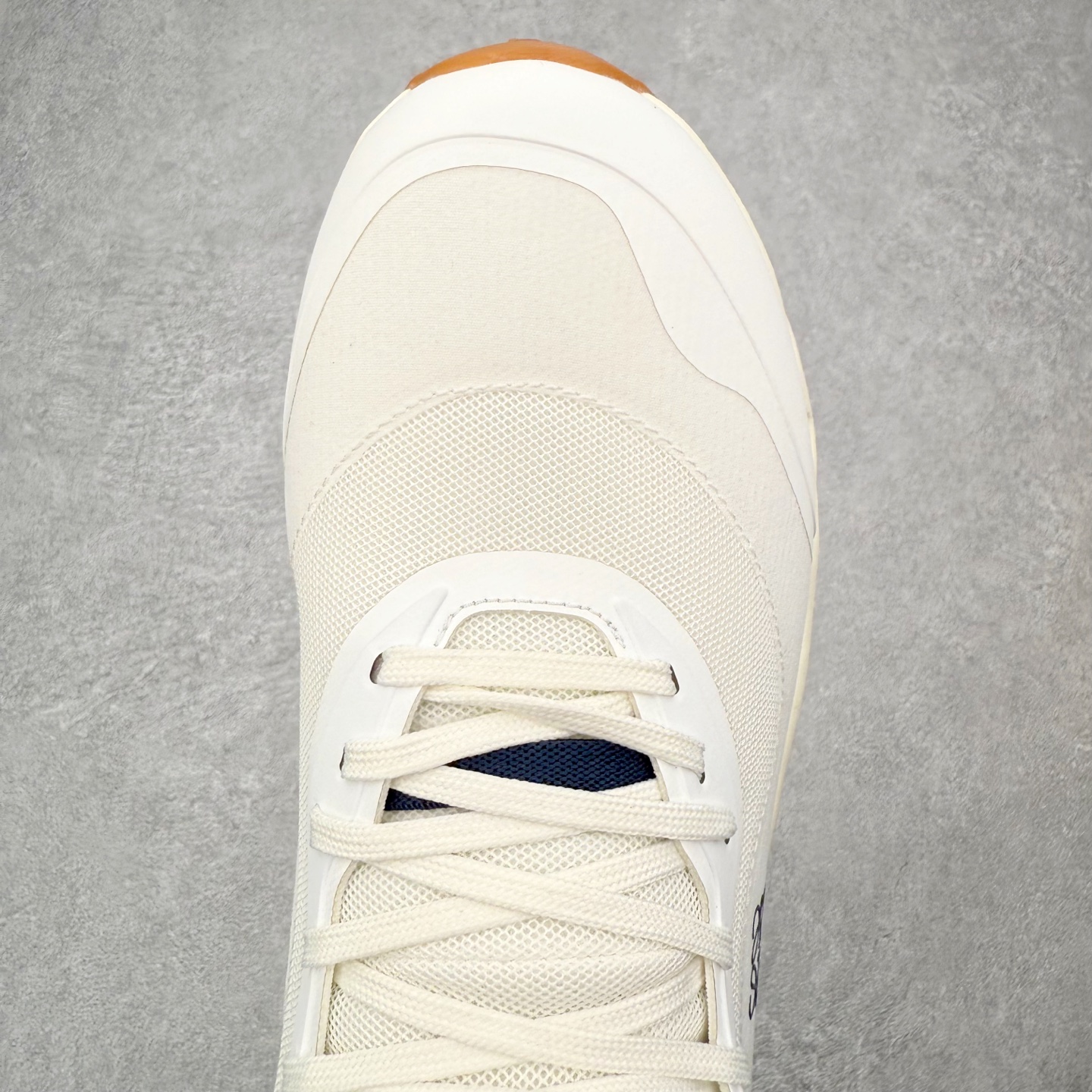 图片[4]-LOEWE x On Cloudtilt 2.0 昂跑罗意威联名 圆头系带生活休闲鞋 此运动品牌 开创于2010年 缓震着陆、强效回弹、轻柔质感的设计构思始终是ON研制关键 与此同时基于“为全球提供革新性的跑步感受”信念 陆续推出了多款跑鞋及其以专业运动人体跑步工程学为设计关键的功能性跑步服饰设备 让跑者不费力气地畅快畅跑 尺码：36 36.5 37.5 38 38.5 39 40 40.5 41 42 42.5 43 44 44.5 45-选品中心