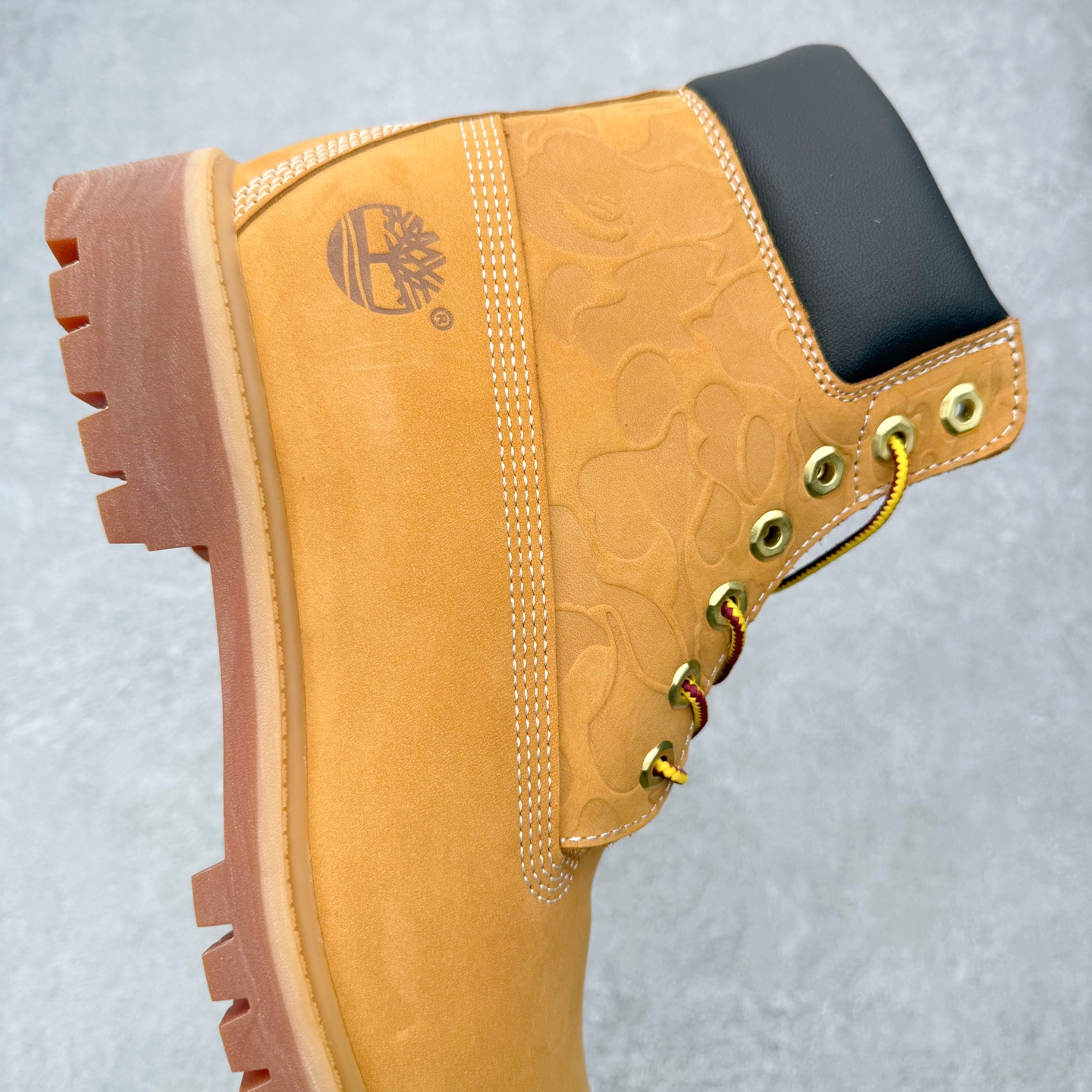 图片[6]-＃ZS Timberland x Bape x Undefeated 天伯伦/添柏岚 猿人头 不败 三方联名限量款 卖了两年也卖爆了两年的经典联名款 中山大厂代工生产 原厂精选防水磨砂牛皮 顶级注塑大底 正品四线并齐工艺 原厂bape 纹路压花 横折动态防泼水 原厂包装盒以及配件一应俱全 Size 36 37 38 39.5 40 41 42 43 44 45 46 男码偏大-选品中心