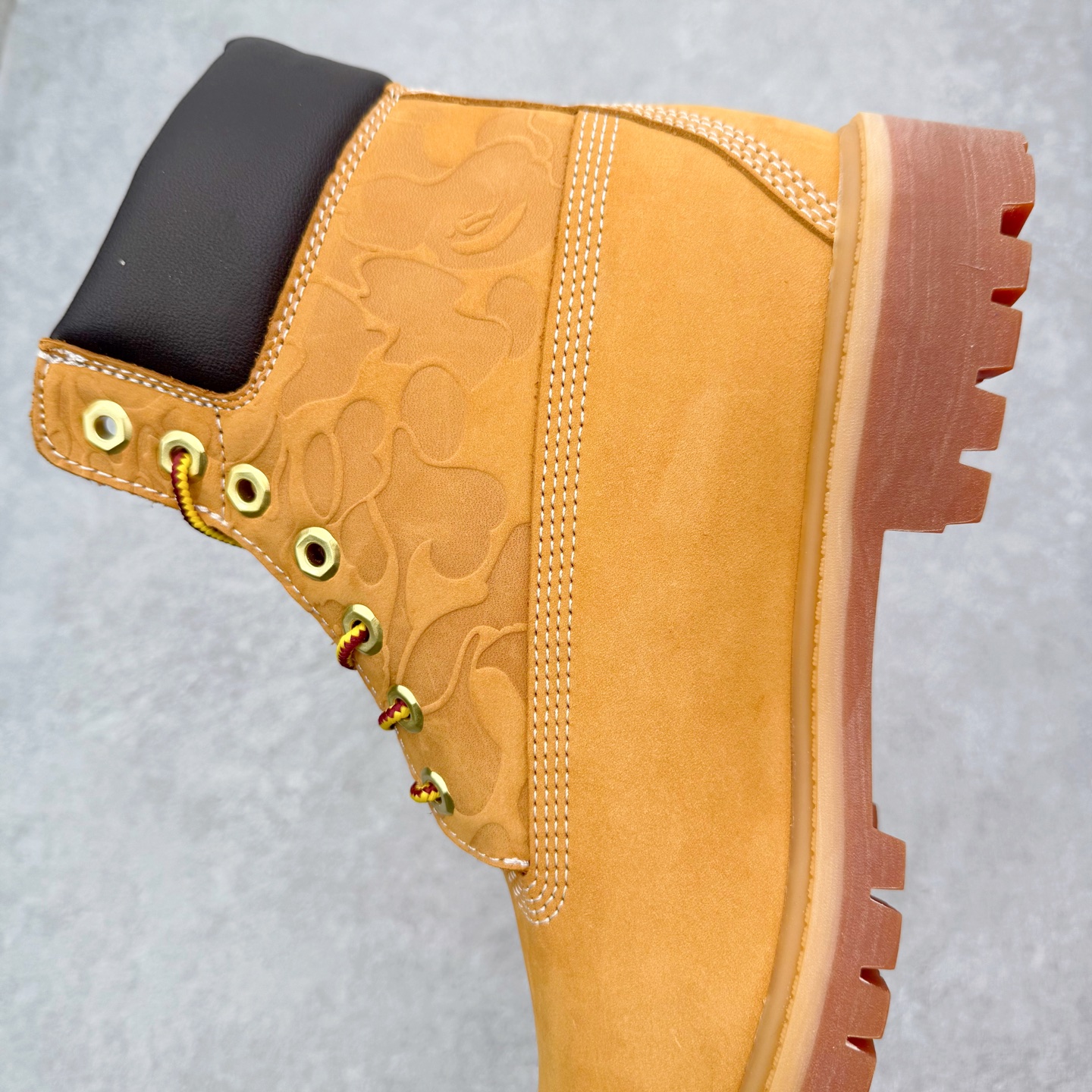 图片[7]-＃ZS Timberland x Bape x Undefeated 天伯伦/添柏岚 猿人头 不败 三方联名限量款 卖了两年也卖爆了两年的经典联名款 中山大厂代工生产 原厂精选防水磨砂牛皮 顶级注塑大底 正品四线并齐工艺 原厂bape 纹路压花 横折动态防泼水 原厂包装盒以及配件一应俱全 Size 36 37 38 39.5 40 41 42 43 44 45 46 男码偏大-选品中心