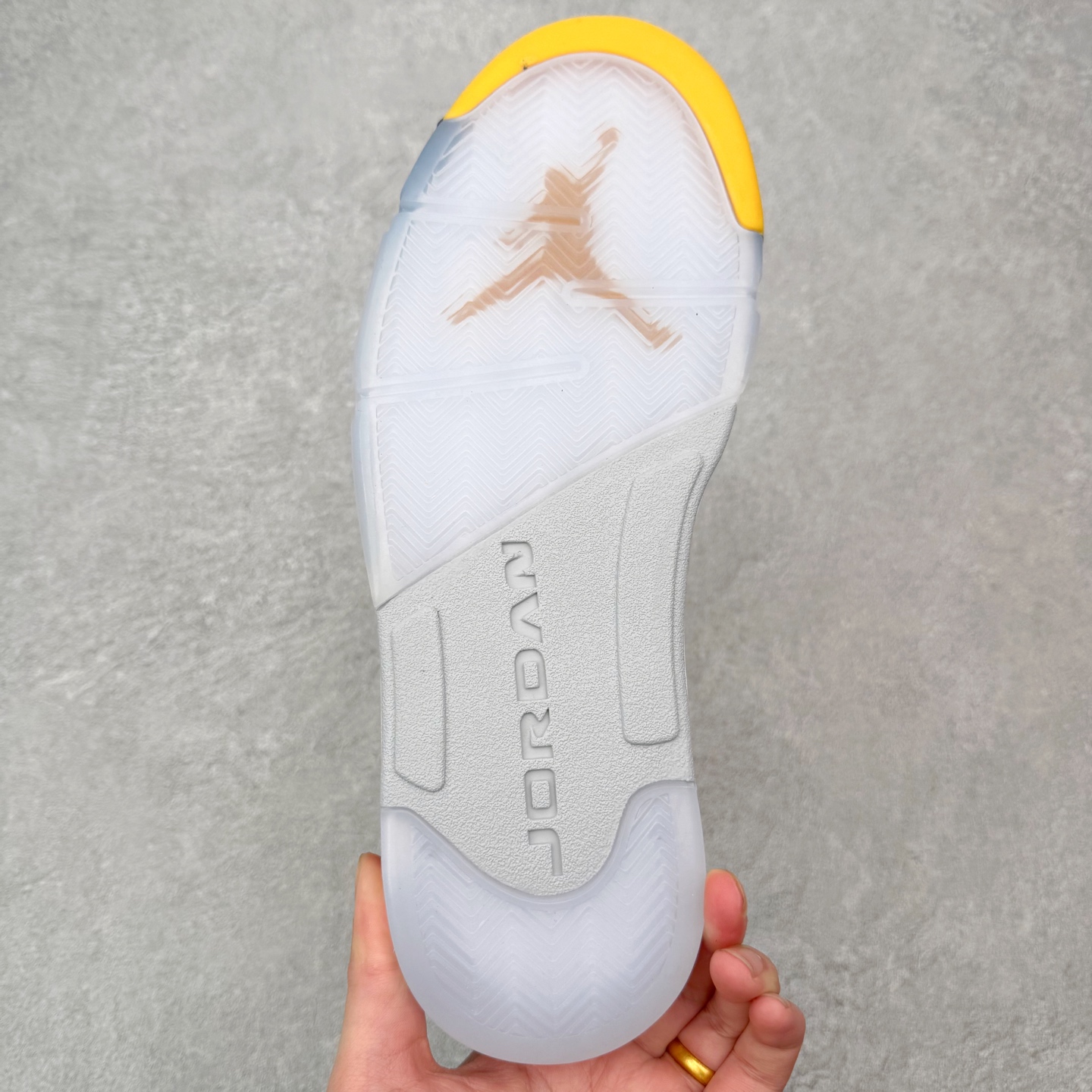 图片[9]-＃外贸版 Air Jordan AJ5 Retro Tokyo T23 京东黑黄 IO3372-700 原纸板楦头开发 进口头层皮料 完美鞋型匹配公司货 正确鞋舌立体高频 最新原厂底模 大底卡色咬花完美 鞋柜必备鞋款 终端现货供应 尺码：36 36.5 37.5 38 38.5 39 40 40.5 41 42 42.5 43 44 44.5 45 46 47.5-选品中心