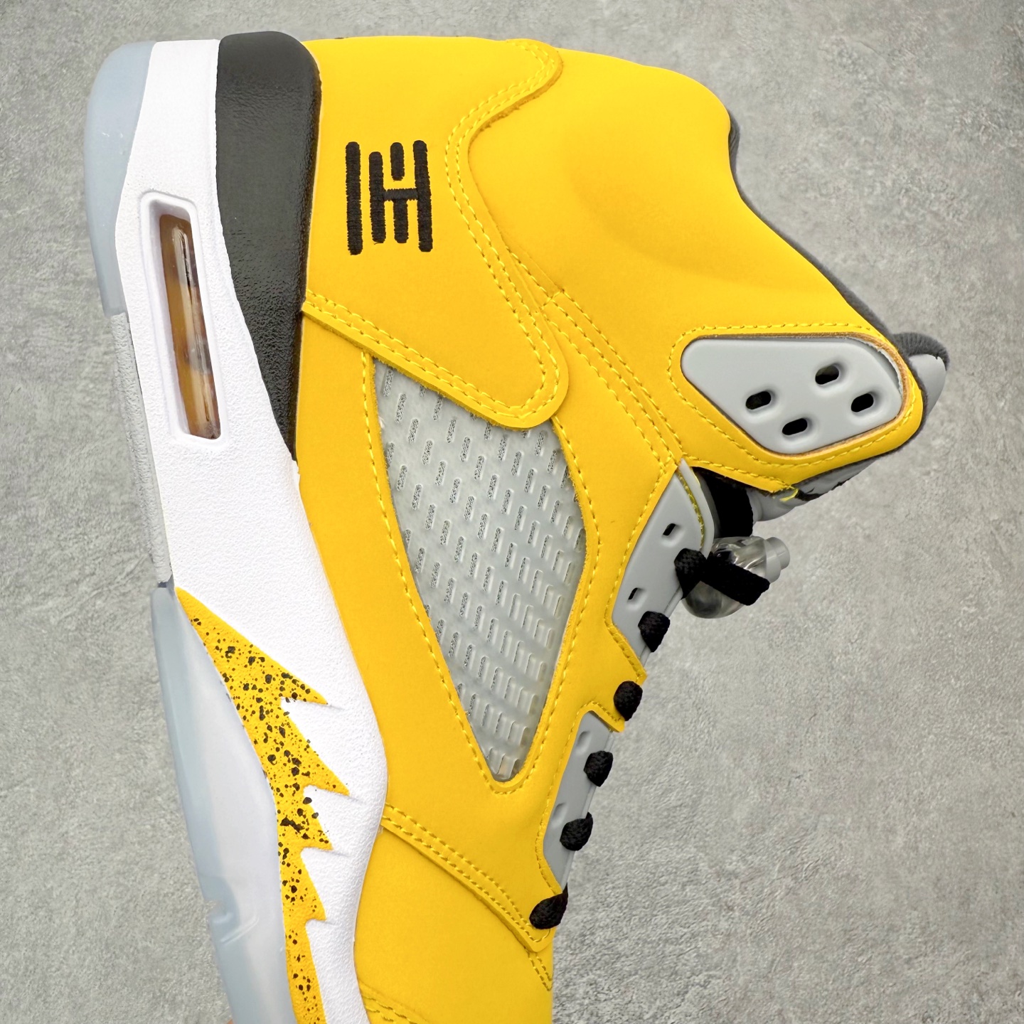 图片[6]-＃外贸版 Air Jordan AJ5 Retro Tokyo T23 京东黑黄 IO3372-700 原纸板楦头开发 进口头层皮料 完美鞋型匹配公司货 正确鞋舌立体高频 最新原厂底模 大底卡色咬花完美 鞋柜必备鞋款 终端现货供应 尺码：36 36.5 37.5 38 38.5 39 40 40.5 41 42 42.5 43 44 44.5 45 46 47.5-选品中心