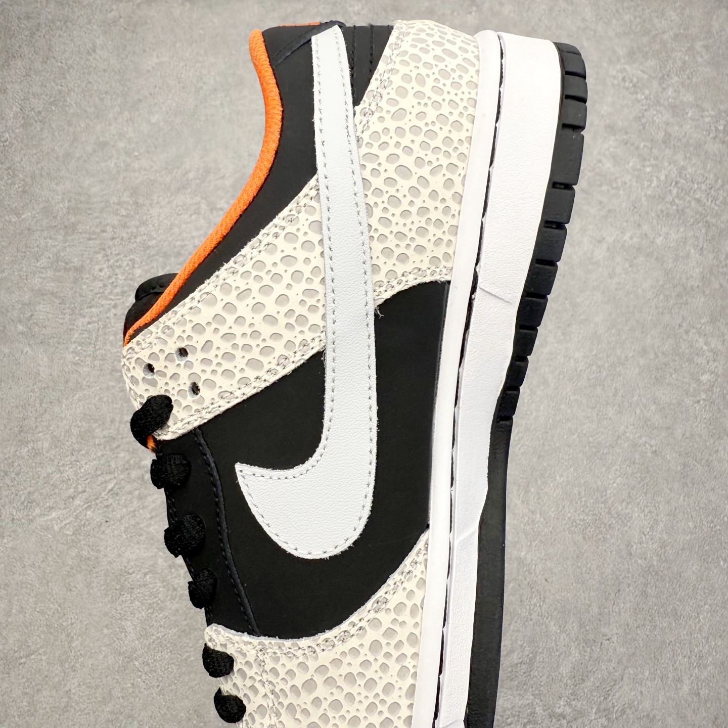 图片[7]-＃F版 NK SB Dunk Low FZ1233-001 极限压缩利润空间 超乎所想的高性价比 用料绝不含糊 原盒原配 正确耐磨橡胶大底 超高清洁度 全鞋零毛边皮料切割 全套原楦原模倾力打造完美版型 尺码：36 36.5 37.5 38 38.5 39 40 40.5 41 42 42.5 43 44 44.5 45 46 47.5-选品中心