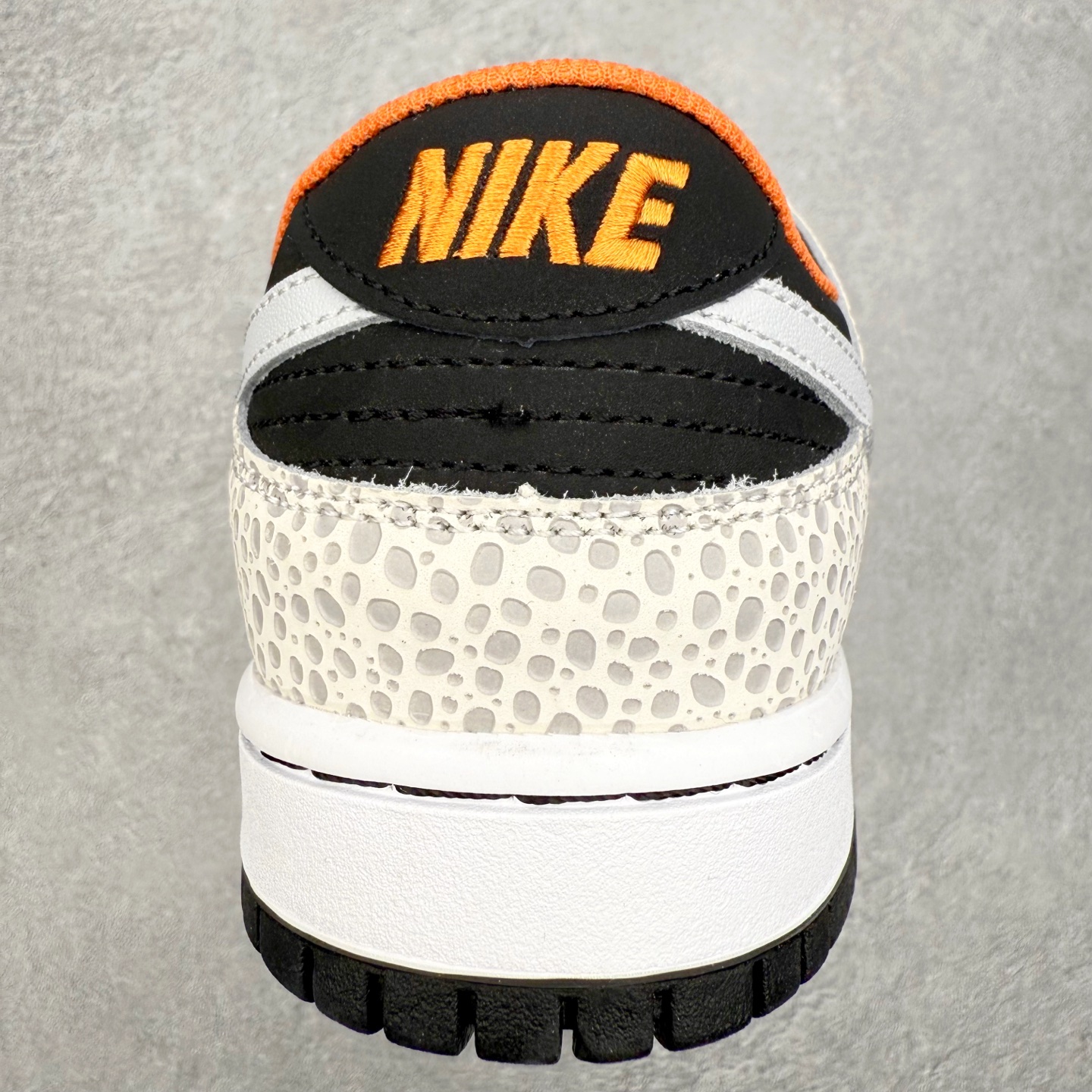 图片[8]-＃F版 NK SB Dunk Low FZ1233-001 极限压缩利润空间 超乎所想的高性价比 用料绝不含糊 原盒原配 正确耐磨橡胶大底 超高清洁度 全鞋零毛边皮料切割 全套原楦原模倾力打造完美版型 尺码：36 36.5 37.5 38 38.5 39 40 40.5 41 42 42.5 43 44 44.5 45 46 47.5-选品中心