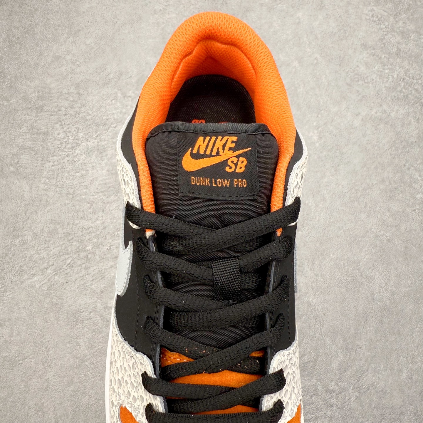 图片[5]-＃F版 NK SB Dunk Low FZ1233-001 极限压缩利润空间 超乎所想的高性价比 用料绝不含糊 原盒原配 正确耐磨橡胶大底 超高清洁度 全鞋零毛边皮料切割 全套原楦原模倾力打造完美版型 尺码：36 36.5 37.5 38 38.5 39 40 40.5 41 42 42.5 43 44 44.5 45 46 47.5-选品中心