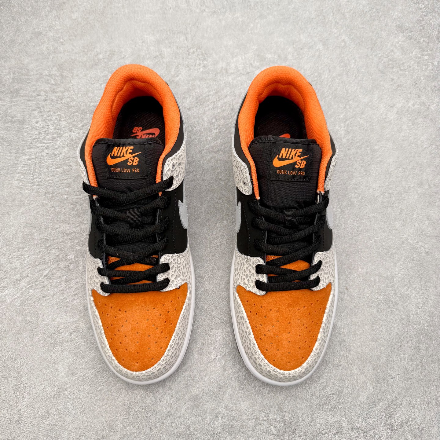 图片[2]-＃F版 NK SB Dunk Low FZ1233-001 极限压缩利润空间 超乎所想的高性价比 用料绝不含糊 原盒原配 正确耐磨橡胶大底 超高清洁度 全鞋零毛边皮料切割 全套原楦原模倾力打造完美版型 尺码：36 36.5 37.5 38 38.5 39 40 40.5 41 42 42.5 43 44 44.5 45 46 47.5-选品中心