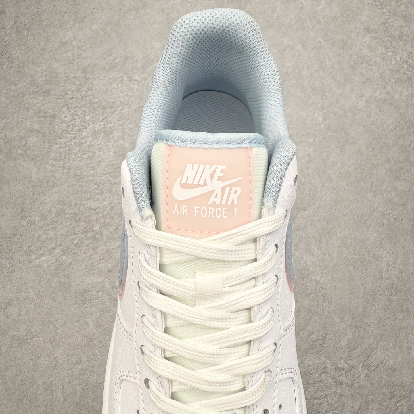 图片[5]-NK Air Force 1´07 Low 空军一号低帮百搭休闲运动板鞋CW1574-100 柔软、弹性十足的缓震性能和出色的中底设计 横跨复古与现代的外型结合 造就出风靡全球 三十多年的Force 1 直到今天还深受青睐 实拍调校N版已经零色差零失真 百分百还原实物色彩所见即所得 不存在货不对板色差等低级问题 选购参考实物拍摄 不混卖不参货 只用心做好货严格选品 承诺混一赔十 尺码：36 36.5 37.5 38 38.5 39 40 40.5 41 42 42.5 43 44 44.5 45-选品中心