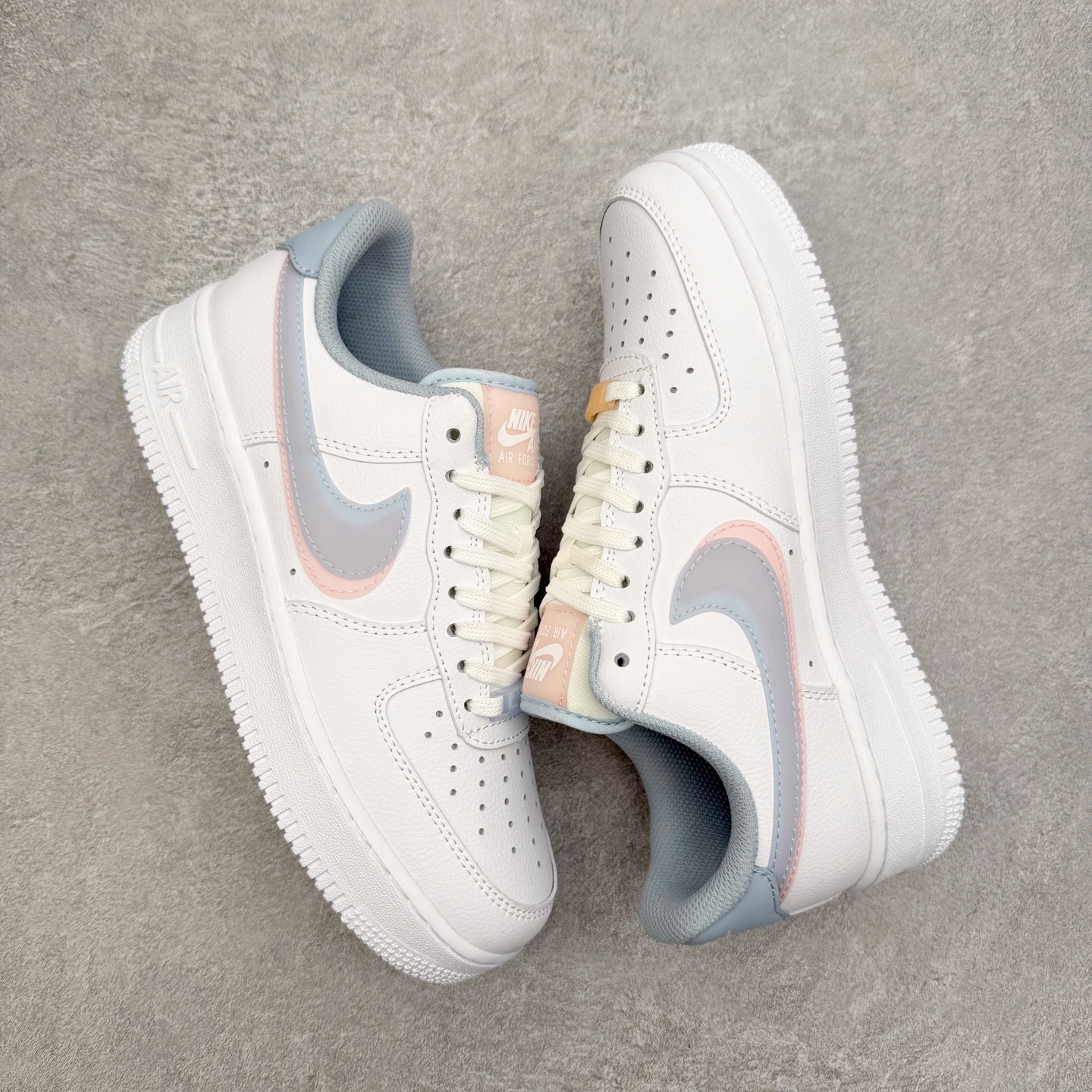 图片[3]-NK Air Force 1´07 Low 空军一号低帮百搭休闲运动板鞋CW1574-100 柔软、弹性十足的缓震性能和出色的中底设计 横跨复古与现代的外型结合 造就出风靡全球 三十多年的Force 1 直到今天还深受青睐 实拍调校N版已经零色差零失真 百分百还原实物色彩所见即所得 不存在货不对板色差等低级问题 选购参考实物拍摄 不混卖不参货 只用心做好货严格选品 承诺混一赔十 尺码：36 36.5 37.5 38 38.5 39 40 40.5 41 42 42.5 43 44 44.5 45-选品中心