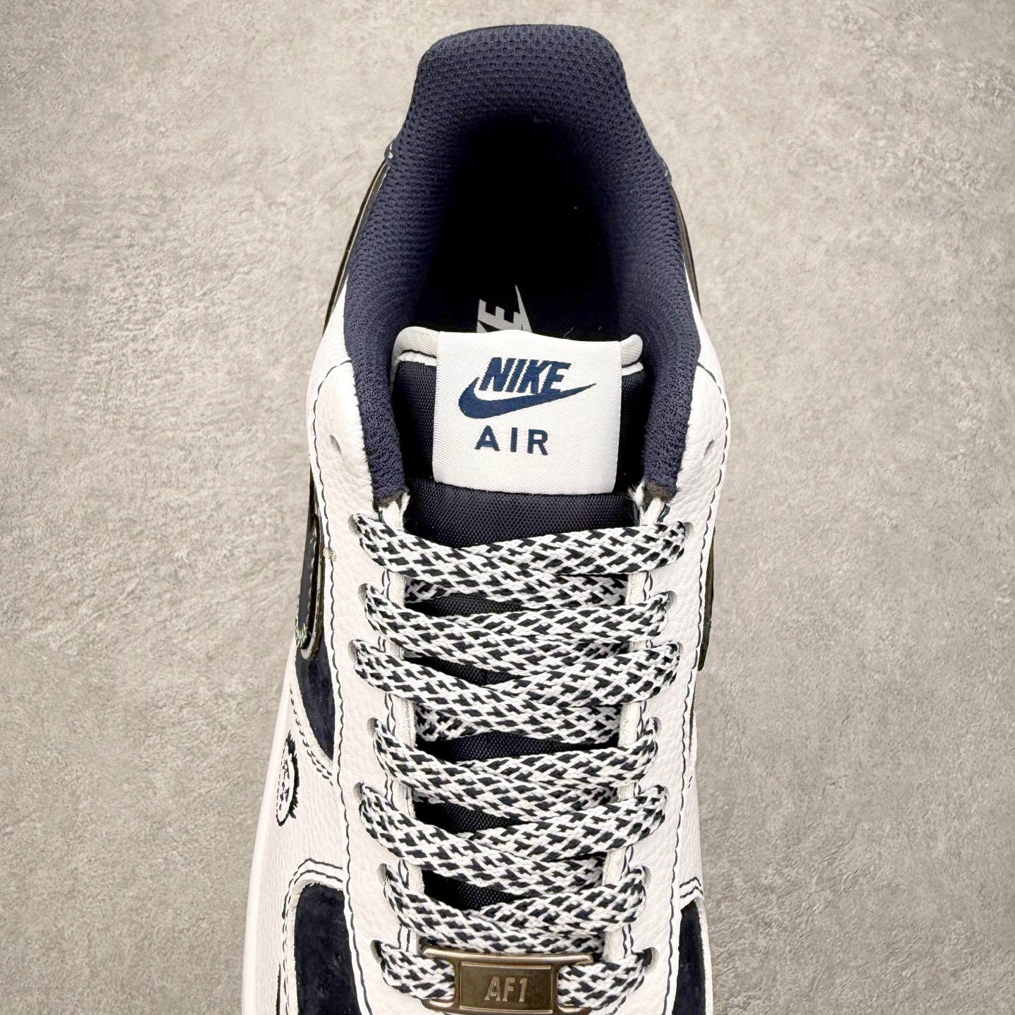 图片[5]-NK Air Force 1´07 Low 空军一号低帮百搭休闲运动板鞋 HV5999-002 柔软、弹性十足的缓震性能和出色的中底设计 横跨复古与现代的外型结合 造就出风靡全球 三十多年的Force 1 直到今天还深受青睐 实拍调校N版已经零色差零失真 百分百还原实物色彩所见即所得 不存在货不对板色差等低级问题 选购参考实物拍摄 不混卖不参货 只用心做好货严格选品 承诺混一赔十 尺码：36 36.5 37.5 38 38.5 39 40 40.5 41 42 42.5 43 44 44.5 45-选品中心