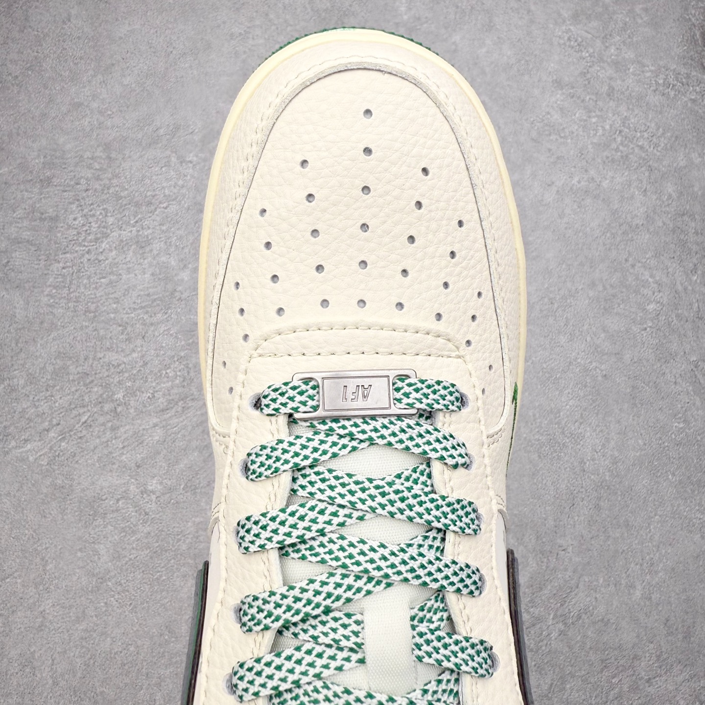 图片[4]-NK Air Force 1´07 Low 空军一号低帮百搭休闲运动板鞋 QW5606-260 柔软、弹性十足的缓震性能和出色的中底设计 横跨复古与现代的外型结合 造就出风靡全球 三十多年的Force 1 直到今天还深受青睐 实拍调校N版已经零色差零失真 百分百还原实物色彩所见即所得 不存在货不对板色差等低级问题 选购参考实物拍摄 不混卖不参货 只用心做好货严格选品 承诺混一赔十 尺码：36 36.5 37.5 38 38.5 39 40 40.5 41 42 42.5 43 44 44.5 45-选品中心