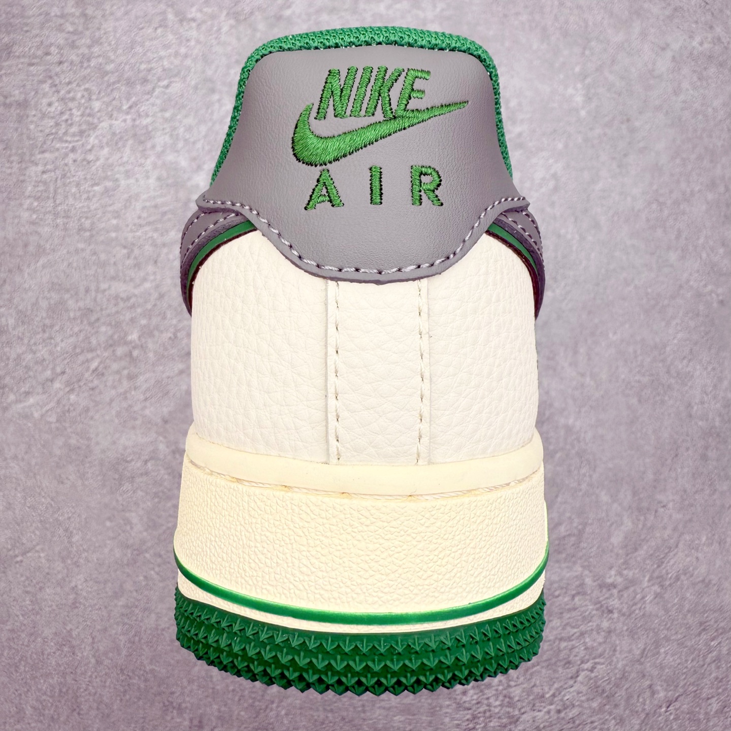 图片[8]-NK Air Force 1´07 Low 空军一号低帮百搭休闲运动板鞋 QW5606-260 柔软、弹性十足的缓震性能和出色的中底设计 横跨复古与现代的外型结合 造就出风靡全球 三十多年的Force 1 直到今天还深受青睐 实拍调校N版已经零色差零失真 百分百还原实物色彩所见即所得 不存在货不对板色差等低级问题 选购参考实物拍摄 不混卖不参货 只用心做好货严格选品 承诺混一赔十 尺码：36 36.5 37.5 38 38.5 39 40 40.5 41 42 42.5 43 44 44.5 45-选品中心