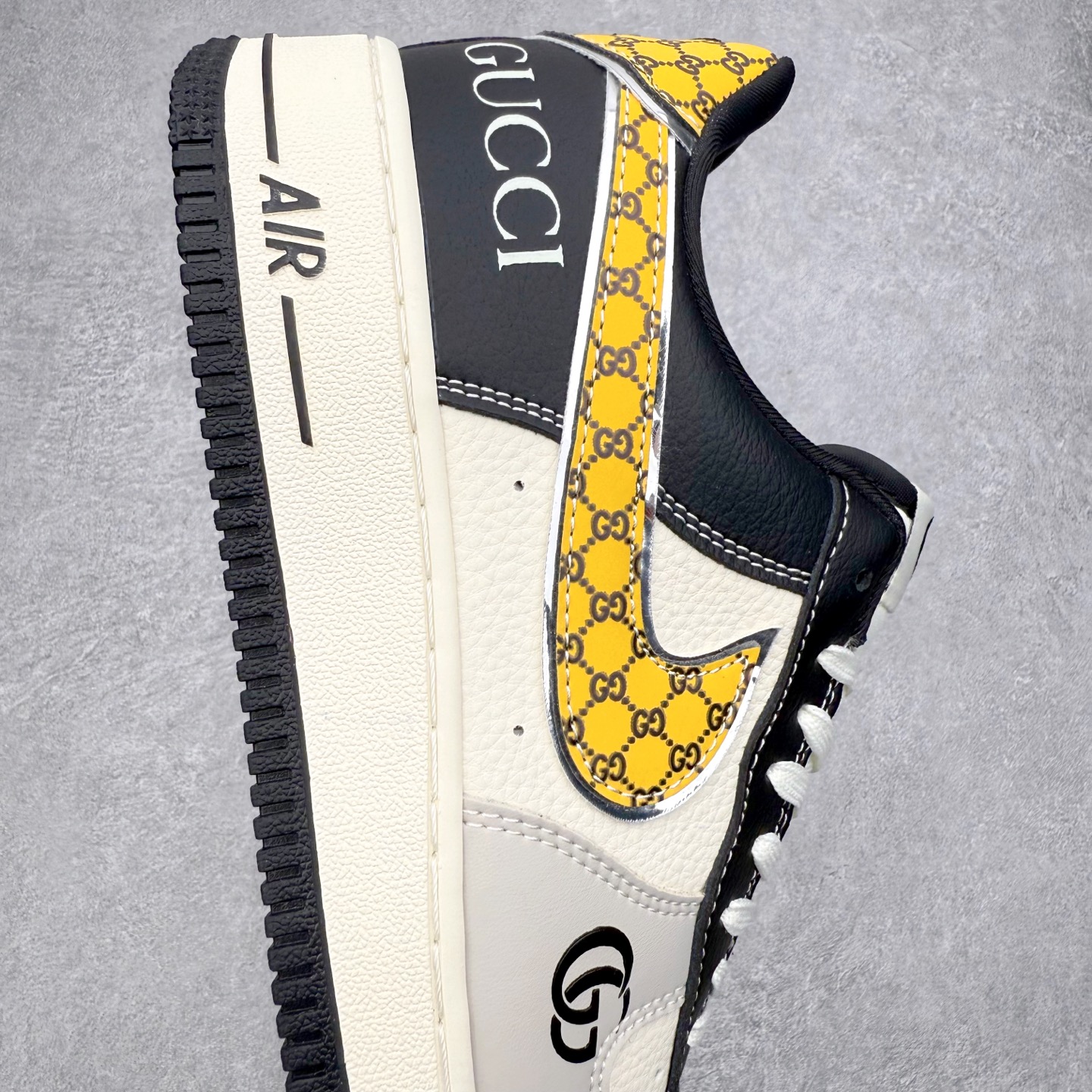 图片[6]-NK Air Force 1´07 Low 空军一号低帮百搭休闲运动板鞋 DF0188-104 柔软、弹性十足的缓震性能和出色的中底设计 横跨复古与现代的外型结合 造就出风靡全球 三十多年的Force 1 直到今天还深受青睐 实拍调校N版已经零色差零失真 百分百还原实物色彩所见即所得 不存在货不对板色差等低级问题 选购参考实物拍摄 不混卖不参货 只用心做好货严格选品 承诺混一赔十 尺码：36 36.5 37.5 38 38.5 39 40 40.5 41 42 42.5 43 44 44.5 45-选品中心