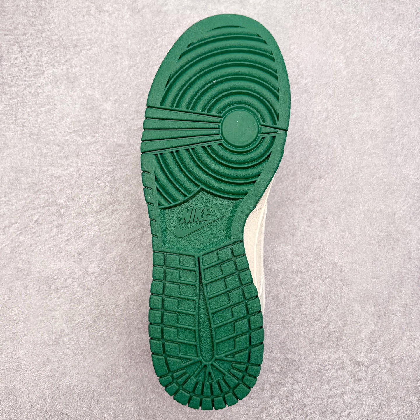 图片[9]-NK Dunk Low 定制配色 JP1628-063 大厂出品 极力推荐 原装头层材料 独家版型蒸餾加工帶來的是更好的视觉和脚感体验大厂纯原品质出货 清洁度 电绣工艺 皮料切割干净无任何毛边 细节完美 实拍调校N版已经零色差零失真 百分百还原实物色彩所见即所得 不存在货不对板色差等低级问题 选购参考实物拍摄 不混卖不参货 只用心做好货严格选品 承诺混一赔十 尺码：36 36.5 37.5 38 38.5 39 40 40.5 41 42 42.5 43 44 44.5 45-选品中心