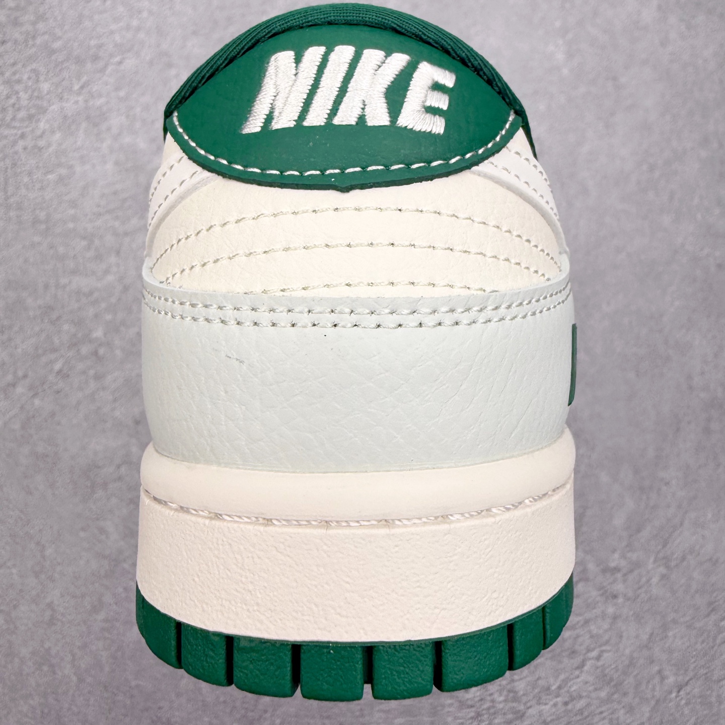 图片[8]-NK Dunk Low 定制配色 JP1628-063 大厂出品 极力推荐 原装头层材料 独家版型蒸餾加工帶來的是更好的视觉和脚感体验大厂纯原品质出货 清洁度 电绣工艺 皮料切割干净无任何毛边 细节完美 实拍调校N版已经零色差零失真 百分百还原实物色彩所见即所得 不存在货不对板色差等低级问题 选购参考实物拍摄 不混卖不参货 只用心做好货严格选品 承诺混一赔十 尺码：36 36.5 37.5 38 38.5 39 40 40.5 41 42 42.5 43 44 44.5 45-选品中心