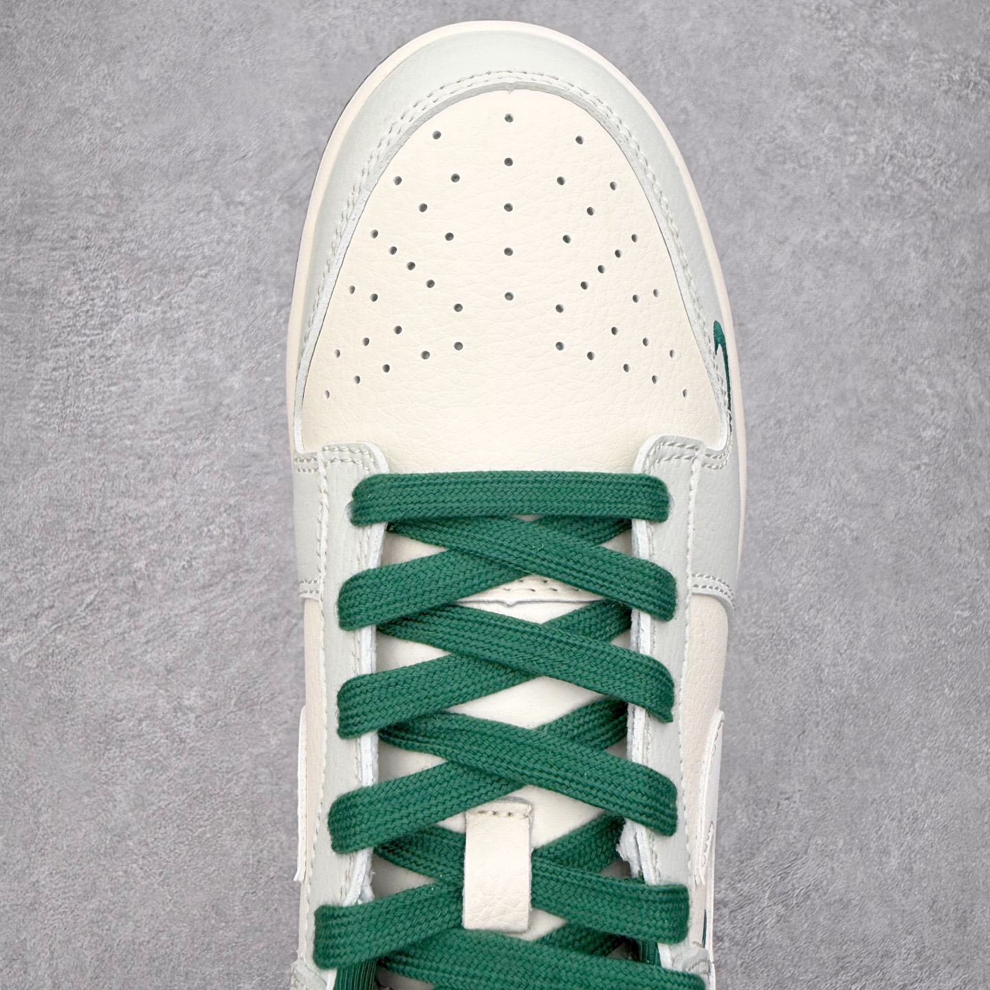 图片[4]-NK Dunk Low 定制配色 JP1628-063 大厂出品 极力推荐 原装头层材料 独家版型蒸餾加工帶來的是更好的视觉和脚感体验大厂纯原品质出货 清洁度 电绣工艺 皮料切割干净无任何毛边 细节完美 实拍调校N版已经零色差零失真 百分百还原实物色彩所见即所得 不存在货不对板色差等低级问题 选购参考实物拍摄 不混卖不参货 只用心做好货严格选品 承诺混一赔十 尺码：36 36.5 37.5 38 38.5 39 40 40.5 41 42 42.5 43 44 44.5 45-选品中心