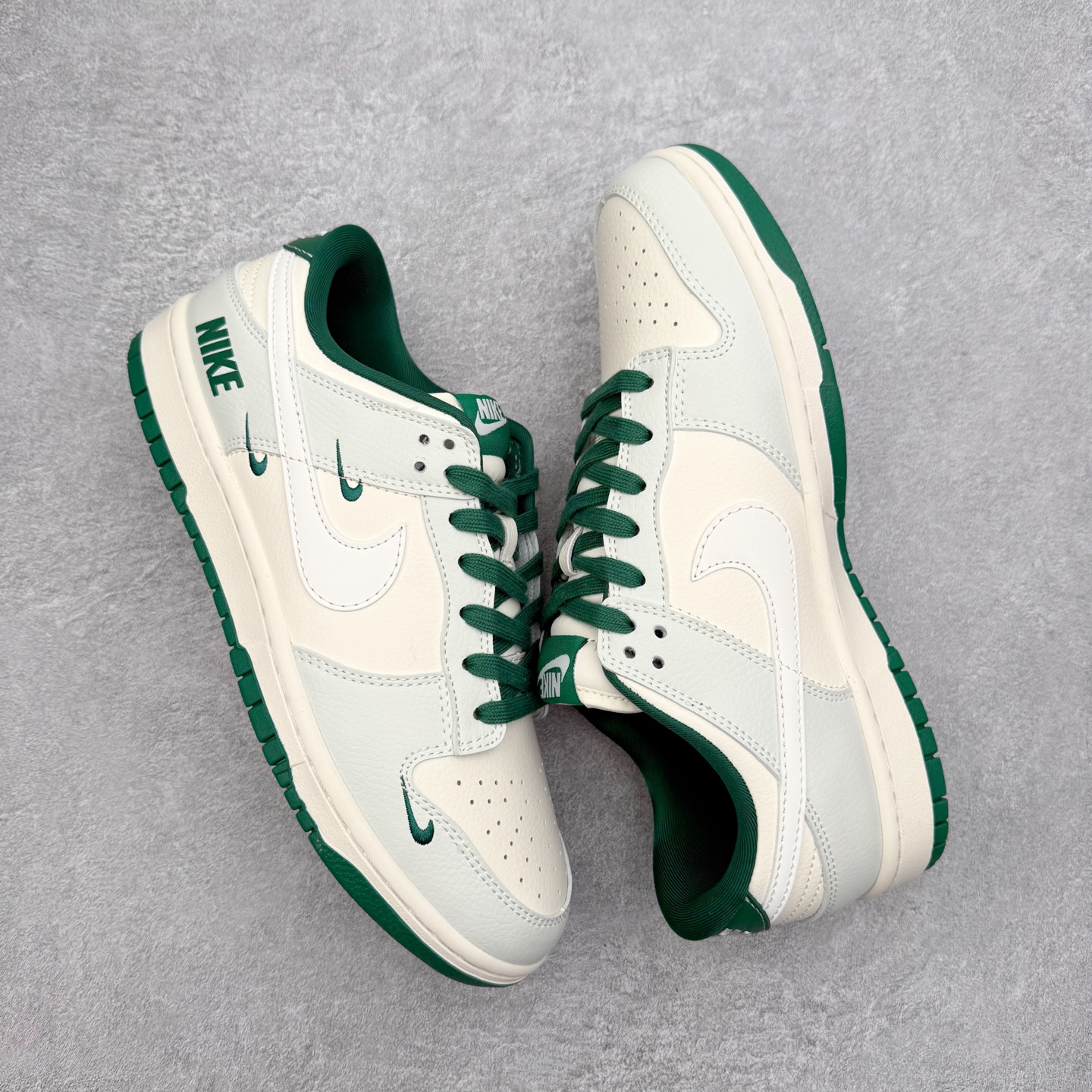 图片[3]-NK Dunk Low 定制配色 JP1628-063 大厂出品 极力推荐 原装头层材料 独家版型蒸餾加工帶來的是更好的视觉和脚感体验大厂纯原品质出货 清洁度 电绣工艺 皮料切割干净无任何毛边 细节完美 实拍调校N版已经零色差零失真 百分百还原实物色彩所见即所得 不存在货不对板色差等低级问题 选购参考实物拍摄 不混卖不参货 只用心做好货严格选品 承诺混一赔十 尺码：36 36.5 37.5 38 38.5 39 40 40.5 41 42 42.5 43 44 44.5 45-选品中心