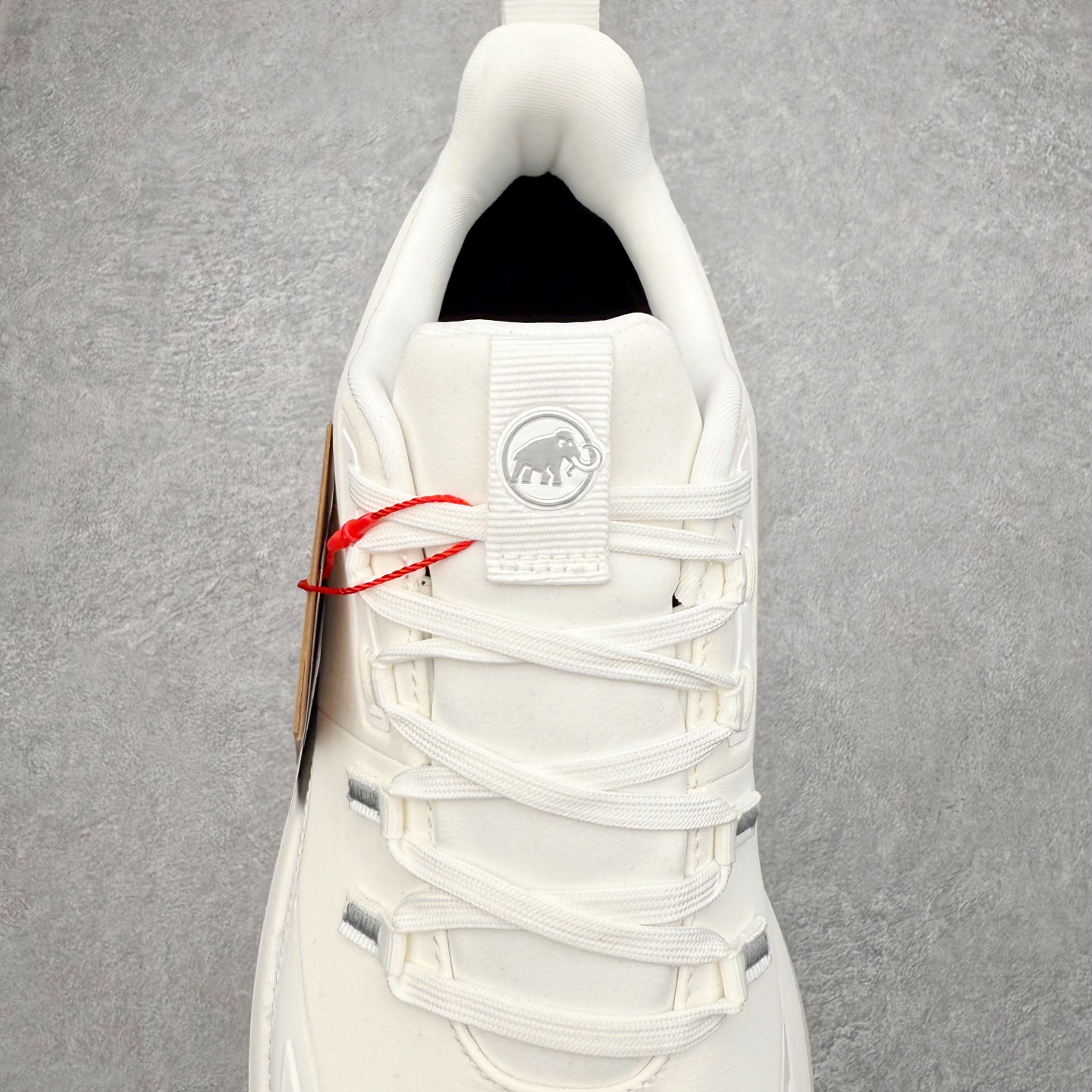 图片[5]-MAMMUT猛犸象 Aenergy 舒适百搭 耐磨防滑 低帮徒步鞋 MAMMUT是高山运动、登山和户外运动装备品牌，其产品以可靠的质量和创新的设计领导着世界潮流，MAMMUT代表着最高的安全性，其产品线几乎覆盖所有户外领域，依靠其产品安全可靠的性能以及丰富的产品线而享誉全球。实拍调校N版已经零色差零失真 百分百还原实物色彩所见即所得 不存在货不对板色差等低级问题 选购参考实物拍摄 不混卖不参货 只用心做好货严格选品 承诺混一赔十 尺码：36 36.5 37.5 38 38.5 39 40 40.5 41 42 42.5 43 44 44.5 45-选品中心