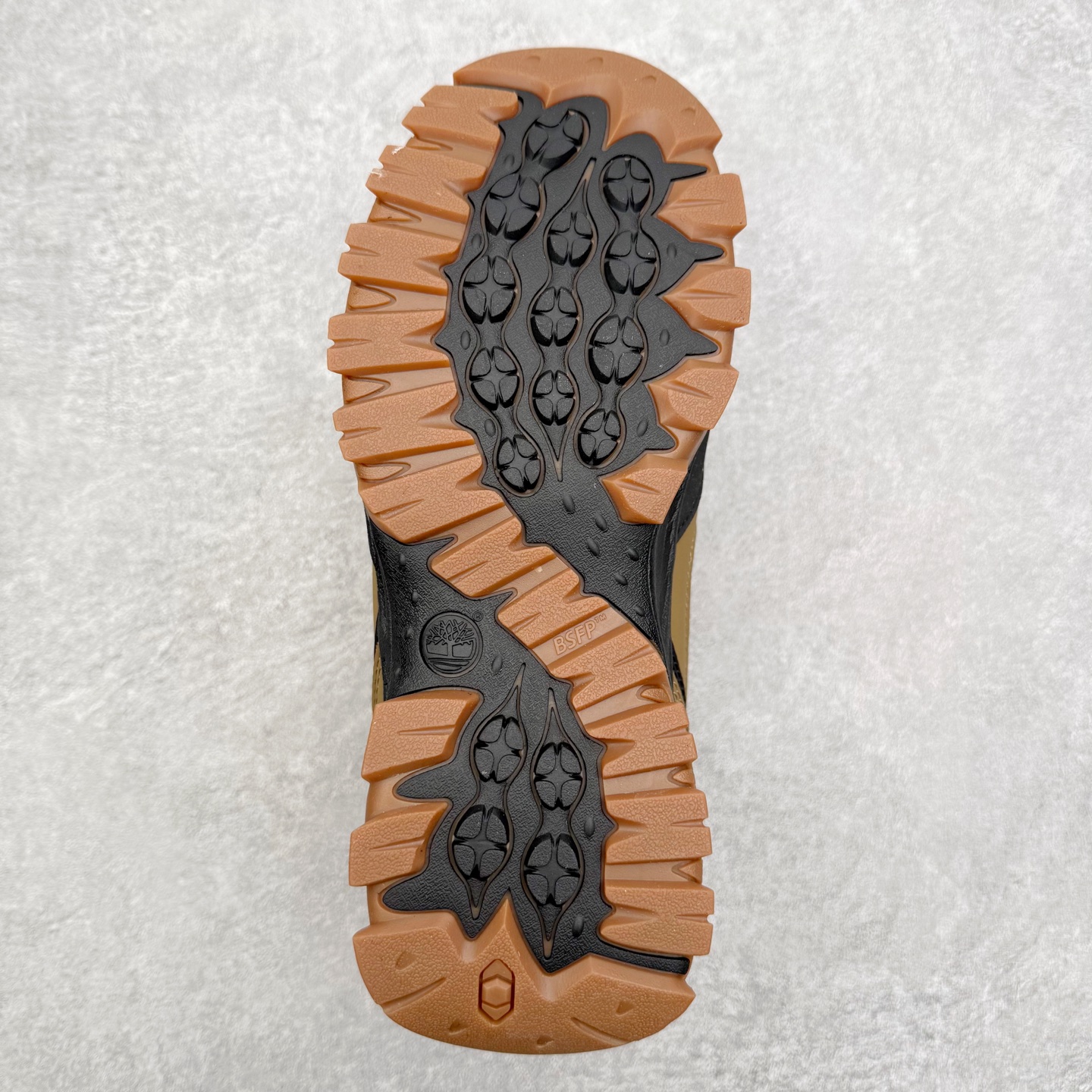 图片[9]-Timberland 添柏岚/天伯伦 25秋冬新款 经典户外休闲大黄靴 广东大厂品质 原盒原包装 面料采用意大利🇮🇹顶级磨砂细纹牛皮搭配防臭防腐真皮乳胶鞋垫给您完美的穿着体验 质量考究耐穿型男必备 专治不帅 高品质脚感一流 货号：TB99350 尺码：39 40 41 42 43 44 (标准码)-选品中心