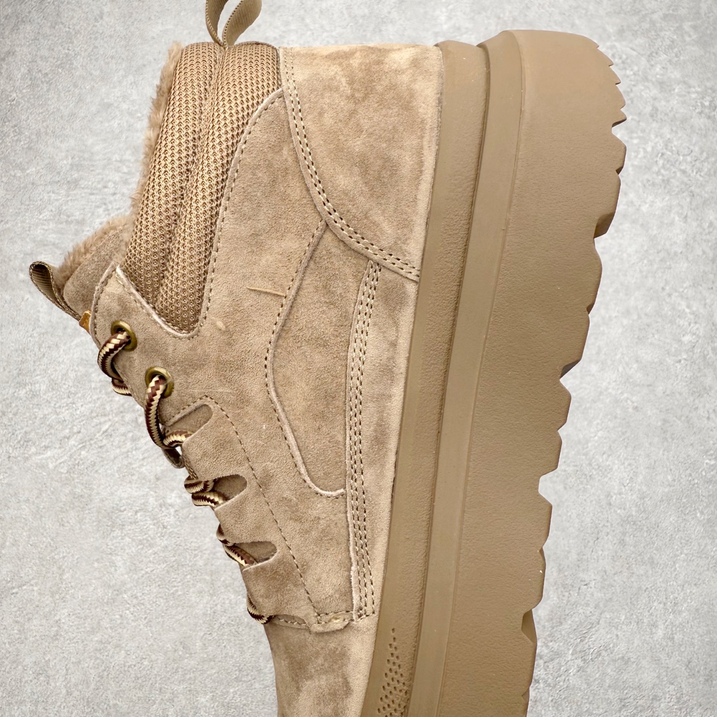 图片[7]-UGG Tasman Weather Hybrid 塔斯曼混合系列户外中帮休闲马丁靴雪地靴UGG秋冬新品 秋冬必备（内里加绒保暖🔥）时尚休闲马丁靴雪地靴系列 代购专供品质 面料采用进口头层牛皮材质 鞋内里采用🔥毛茸一体内里保暖锁热。外置防滑橡胶大底 系带设计 穿脱十分方便 采用TPU模压定型真皮鞋面材质#科技外底防滑,耐磨性和良好的弹性！尺码：39-44-选品中心