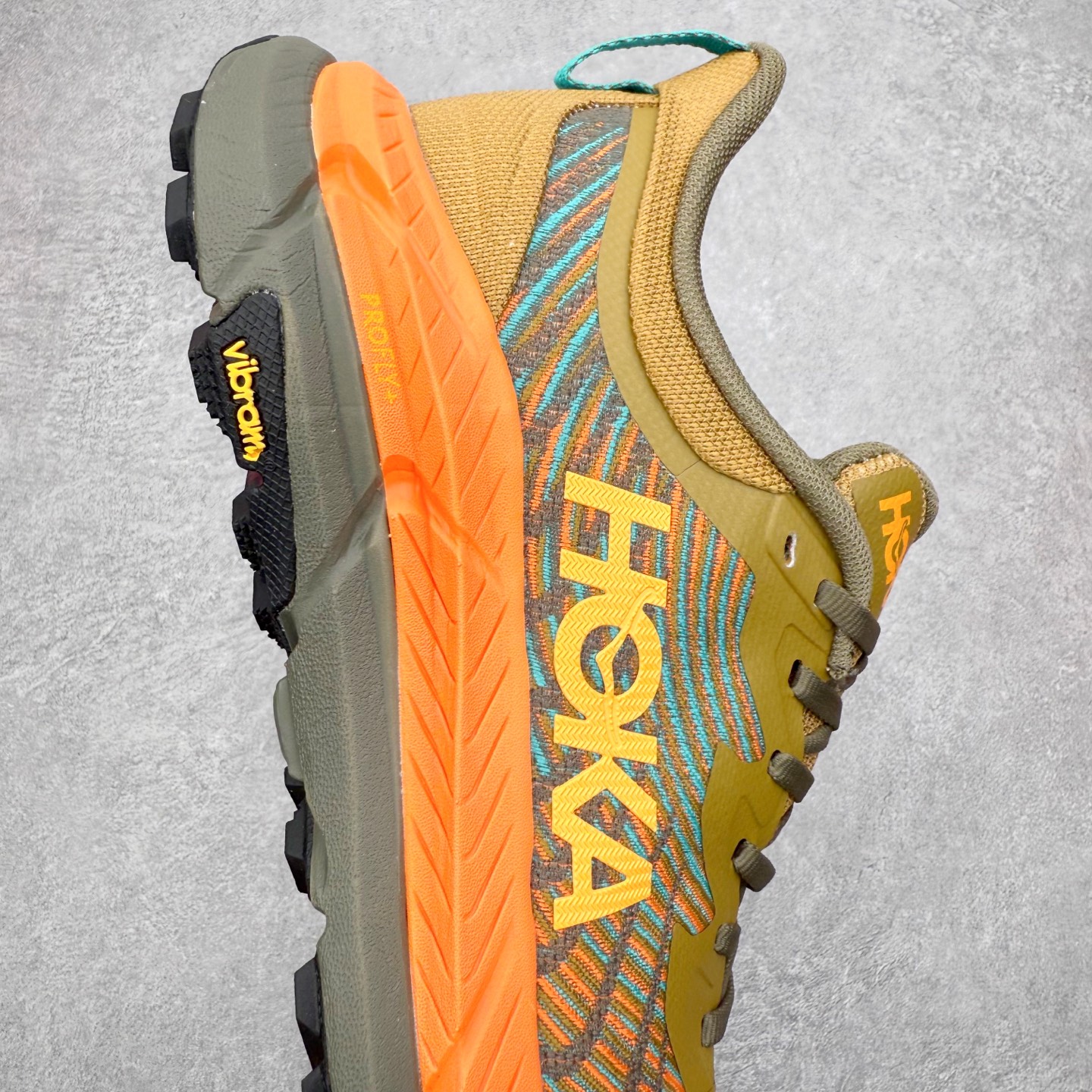 图片[6]-HOKA ONE ONE Mafate Speed 4 飞速玛法特4代系列低帮轻量户外越野休闲运动慢跑鞋 HOKA ONE ONE是来自美国的跑步鞋知名品牌，创立于2009年，始终致力于为所有跑者提供更新、更好的跑步装备。相比常规跑鞋，HOKA ONE ONE特别研发使用性能独特的几何形跑鞋中底，此种鞋底更厚、更高、回弹性也更好，除了卓越的缓冲性能，它还能为各种阶段的跑者带来更具动感、更加稳定的跑步体验。HOKAONE ONE从设计之初就清楚意识到，要保证跑者步幅的均匀一致，双脚自然而然的运动至关重要。尺码：36 36.5 37.5 38 39 40 40.5 41 42 42.5 43 44 45 46-选品中心
