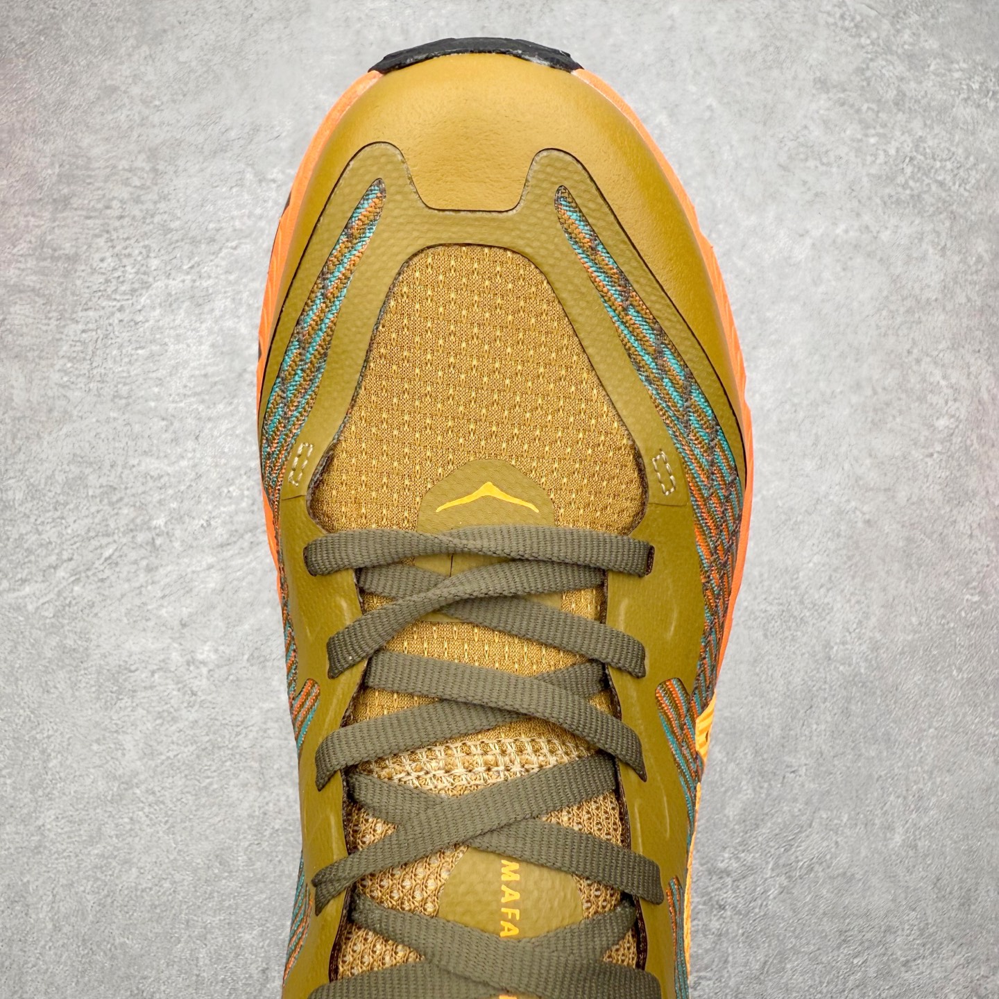 图片[4]-HOKA ONE ONE Mafate Speed 4 飞速玛法特4代系列低帮轻量户外越野休闲运动慢跑鞋 HOKA ONE ONE是来自美国的跑步鞋知名品牌，创立于2009年，始终致力于为所有跑者提供更新、更好的跑步装备。相比常规跑鞋，HOKA ONE ONE特别研发使用性能独特的几何形跑鞋中底，此种鞋底更厚、更高、回弹性也更好，除了卓越的缓冲性能，它还能为各种阶段的跑者带来更具动感、更加稳定的跑步体验。HOKAONE ONE从设计之初就清楚意识到，要保证跑者步幅的均匀一致，双脚自然而然的运动至关重要。尺码：36 36.5 37.5 38 39 40 40.5 41 42 42.5 43 44 45 46-选品中心