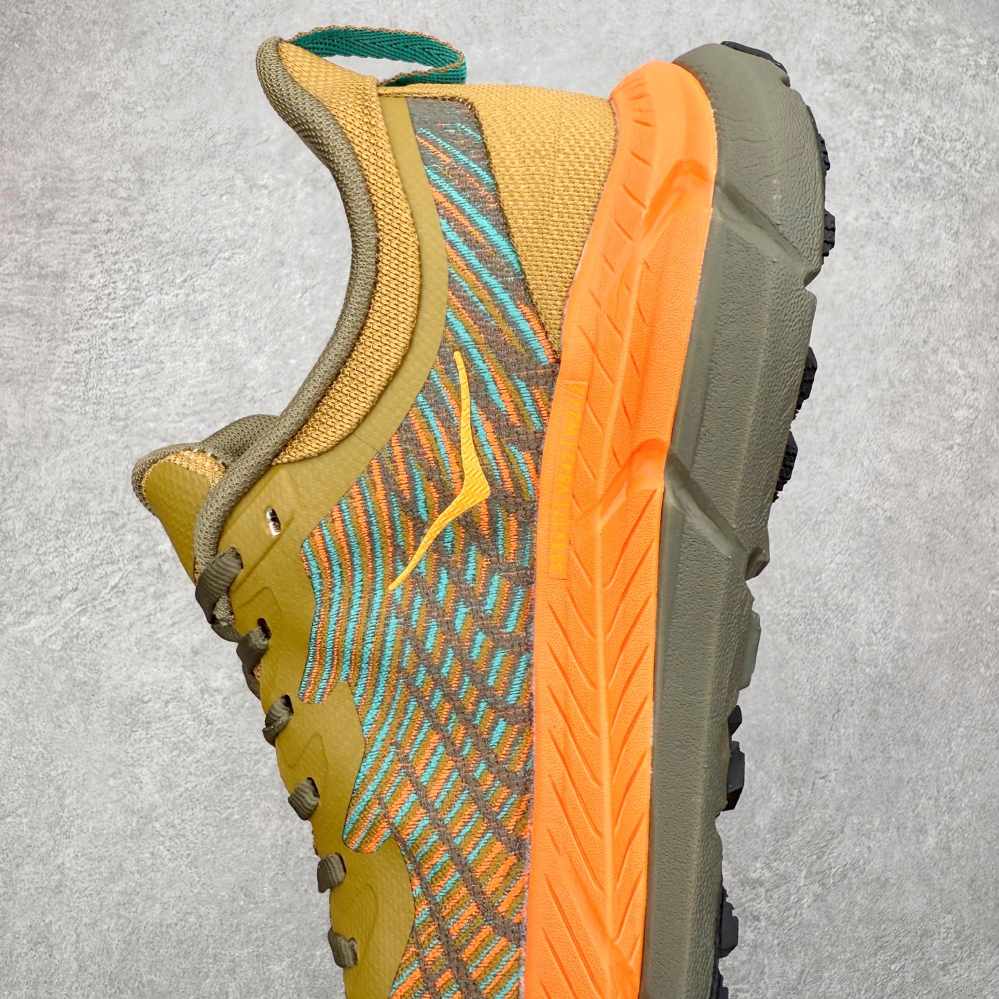 图片[7]-HOKA ONE ONE Mafate Speed 4 飞速玛法特4代系列低帮轻量户外越野休闲运动慢跑鞋 HOKA ONE ONE是来自美国的跑步鞋知名品牌，创立于2009年，始终致力于为所有跑者提供更新、更好的跑步装备。相比常规跑鞋，HOKA ONE ONE特别研发使用性能独特的几何形跑鞋中底，此种鞋底更厚、更高、回弹性也更好，除了卓越的缓冲性能，它还能为各种阶段的跑者带来更具动感、更加稳定的跑步体验。HOKAONE ONE从设计之初就清楚意识到，要保证跑者步幅的均匀一致，双脚自然而然的运动至关重要。尺码：36 36.5 37.5 38 39 40 40.5 41 42 42.5 43 44 45 46-选品中心