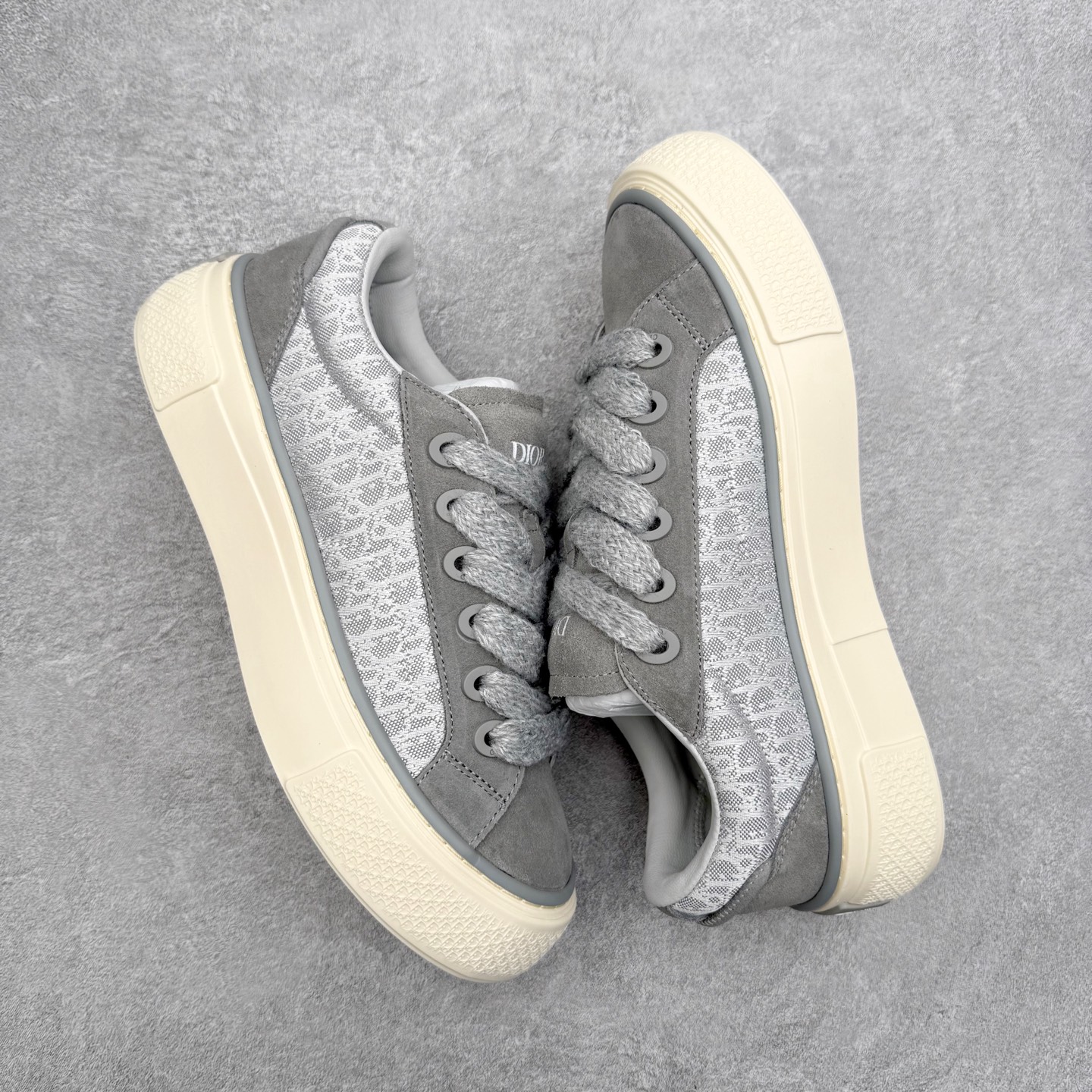 图片[3]-＃纯原 Dior B33 迪奥印花系带时尚运动板鞋网球鞋 全套原厂新版原纸板楦头开发 原厂特供皮料加持 原档数据大底 高频字母排版细节 还原 Zp 高端零售特供批次 2023秋季新品 彰显非凡的精湛工艺 重新诠释经典的网球鞋 时尚的廓形突显厚实感 采用全新的拉绒马海毛针织面料 突显柔软触感与富有层次感的流行色彩 搭配棕色绒面革镶片提升格调 别具一格的加垫鞋舌点缀以压花效果Dior标志 后侧点缀以Dior 30Avenue Montaigne标志 可为各式休闲造型增添时尚气质 尺码：40 41 42 43 44 45 46-选品中心