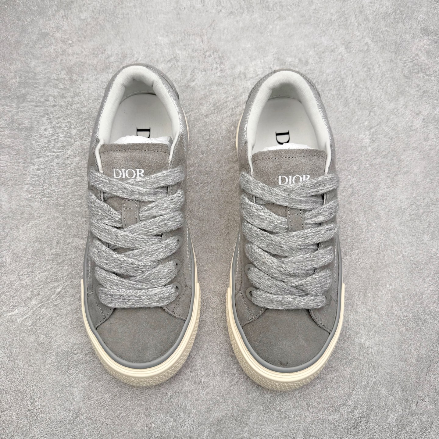 图片[2]-＃纯原 Dior B33 迪奥印花系带时尚运动板鞋网球鞋 全套原厂新版原纸板楦头开发 原厂特供皮料加持 原档数据大底 高频字母排版细节 还原 Zp 高端零售特供批次 2023秋季新品 彰显非凡的精湛工艺 重新诠释经典的网球鞋 时尚的廓形突显厚实感 采用全新的拉绒马海毛针织面料 突显柔软触感与富有层次感的流行色彩 搭配棕色绒面革镶片提升格调 别具一格的加垫鞋舌点缀以压花效果Dior标志 后侧点缀以Dior 30Avenue Montaigne标志 可为各式休闲造型增添时尚气质 尺码：40 41 42 43 44 45 46-选品中心