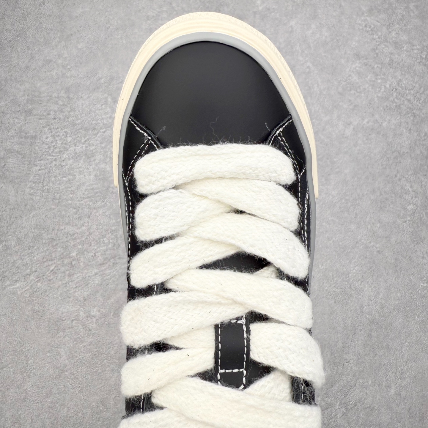 图片[4]-＃纯原 Dior B33 迪奥印花系带时尚运动板鞋网球鞋 全套原厂新版原纸板楦头开发 原厂特供皮料加持 原档数据大底 高频字母排版细节 还原 Zp 高端零售特供批次 2023秋季新品 彰显非凡的精湛工艺 重新诠释经典的网球鞋 时尚的廓形突显厚实感 采用全新的拉绒马海毛针织面料 突显柔软触感与富有层次感的流行色彩 搭配棕色绒面革镶片提升格调 别具一格的加垫鞋舌点缀以压花效果Dior标志 后侧点缀以Dior 30Avenue Montaigne标志 可为各式休闲造型增添时尚气质 尺码：40 41 42 43 44 45 46-选品中心