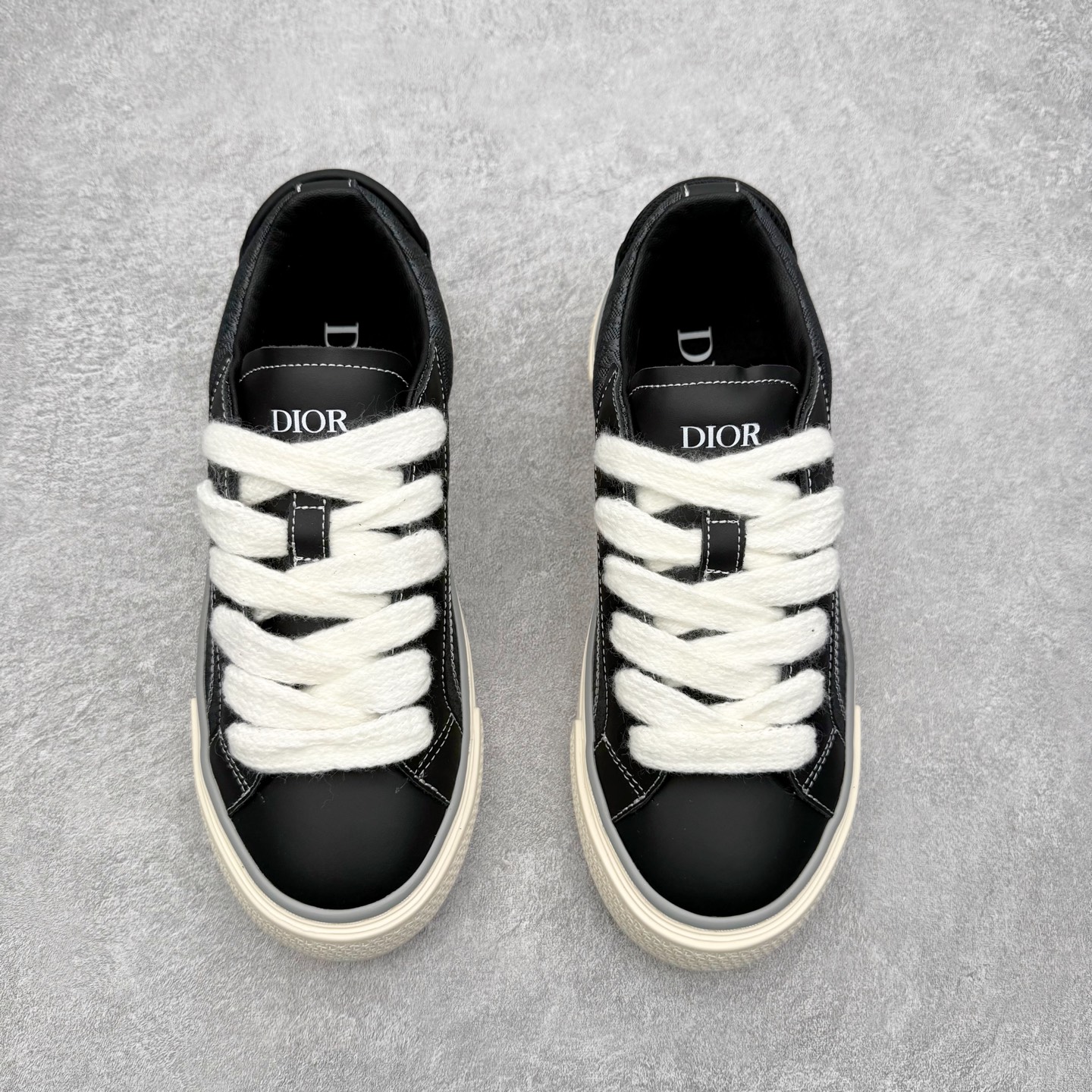 图片[2]-＃纯原 Dior B33 迪奥印花系带时尚运动板鞋网球鞋 全套原厂新版原纸板楦头开发 原厂特供皮料加持 原档数据大底 高频字母排版细节 还原 Zp 高端零售特供批次 2023秋季新品 彰显非凡的精湛工艺 重新诠释经典的网球鞋 时尚的廓形突显厚实感 采用全新的拉绒马海毛针织面料 突显柔软触感与富有层次感的流行色彩 搭配棕色绒面革镶片提升格调 别具一格的加垫鞋舌点缀以压花效果Dior标志 后侧点缀以Dior 30Avenue Montaigne标志 可为各式休闲造型增添时尚气质 尺码：40 41 42 43 44 45 46-选品中心