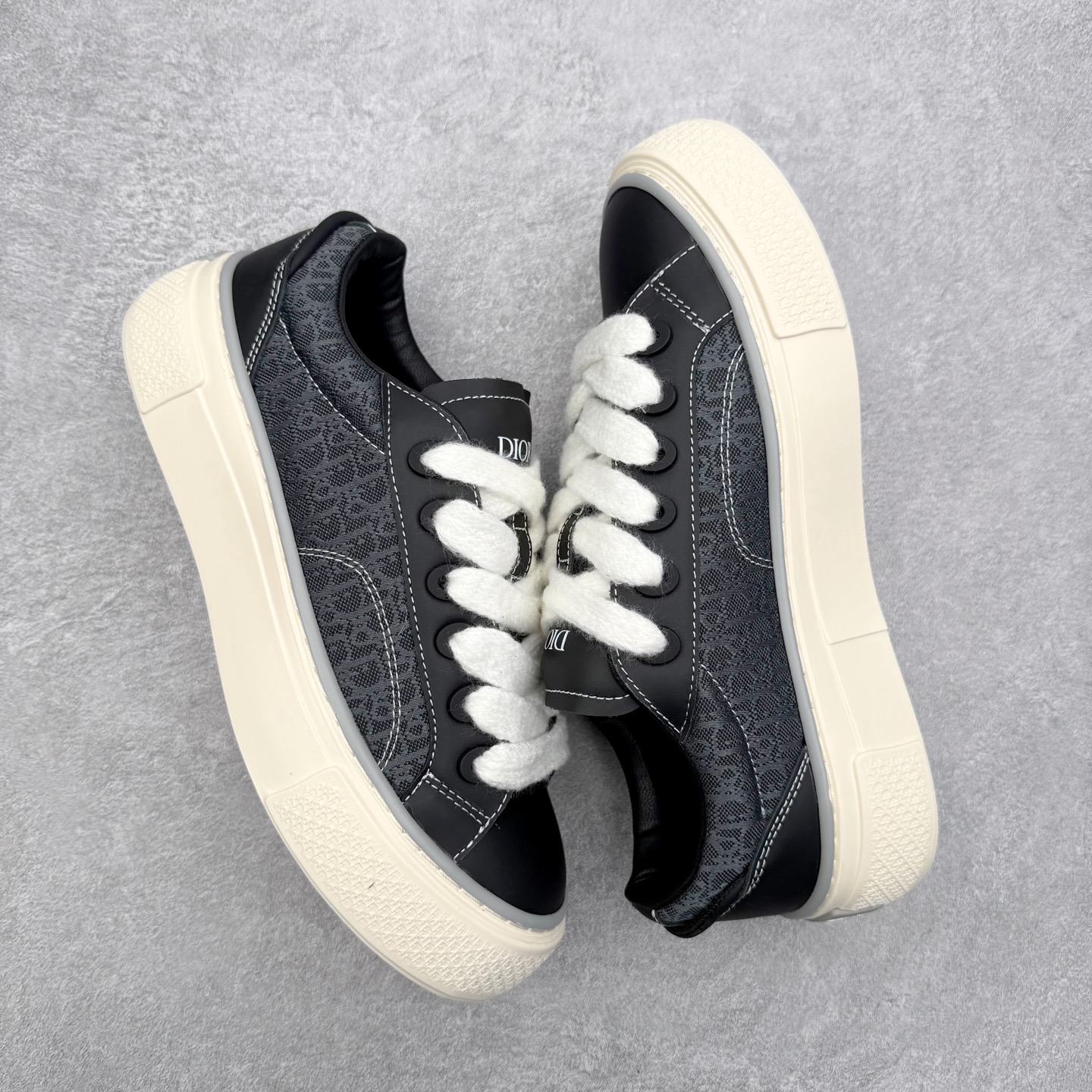 图片[3]-＃纯原 Dior B33 迪奥印花系带时尚运动板鞋网球鞋 全套原厂新版原纸板楦头开发 原厂特供皮料加持 原档数据大底 高频字母排版细节 还原 Zp 高端零售特供批次 2023秋季新品 彰显非凡的精湛工艺 重新诠释经典的网球鞋 时尚的廓形突显厚实感 采用全新的拉绒马海毛针织面料 突显柔软触感与富有层次感的流行色彩 搭配棕色绒面革镶片提升格调 别具一格的加垫鞋舌点缀以压花效果Dior标志 后侧点缀以Dior 30Avenue Montaigne标志 可为各式休闲造型增添时尚气质 尺码：40 41 42 43 44 45 46-选品中心