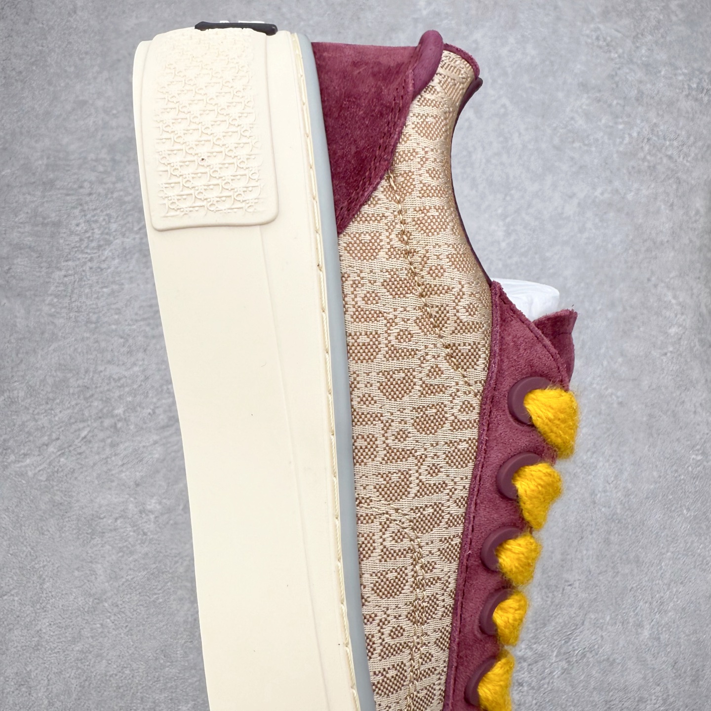 图片[6]-＃纯原 Dior B33 迪奥印花系带时尚运动板鞋网球鞋 全套原厂新版原纸板楦头开发 原厂特供皮料加持 原档数据大底 高频字母排版细节 还原 Zp 高端零售特供批次 2023秋季新品 彰显非凡的精湛工艺 重新诠释经典的网球鞋 时尚的廓形突显厚实感 采用全新的拉绒马海毛针织面料 突显柔软触感与富有层次感的流行色彩 搭配棕色绒面革镶片提升格调 别具一格的加垫鞋舌点缀以压花效果Dior标志 后侧点缀以Dior 30Avenue Montaigne标志 可为各式休闲造型增添时尚气质 尺码：40 41 42 43 44 45 46-选品中心