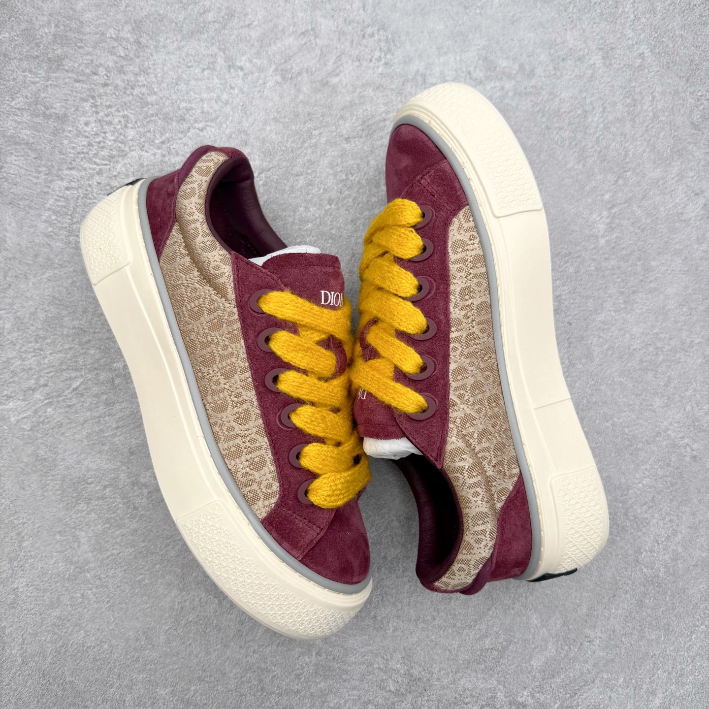 图片[3]-＃纯原 Dior B33 迪奥印花系带时尚运动板鞋网球鞋 全套原厂新版原纸板楦头开发 原厂特供皮料加持 原档数据大底 高频字母排版细节 还原 Zp 高端零售特供批次 2023秋季新品 彰显非凡的精湛工艺 重新诠释经典的网球鞋 时尚的廓形突显厚实感 采用全新的拉绒马海毛针织面料 突显柔软触感与富有层次感的流行色彩 搭配棕色绒面革镶片提升格调 别具一格的加垫鞋舌点缀以压花效果Dior标志 后侧点缀以Dior 30Avenue Montaigne标志 可为各式休闲造型增添时尚气质 尺码：40 41 42 43 44 45 46-选品中心