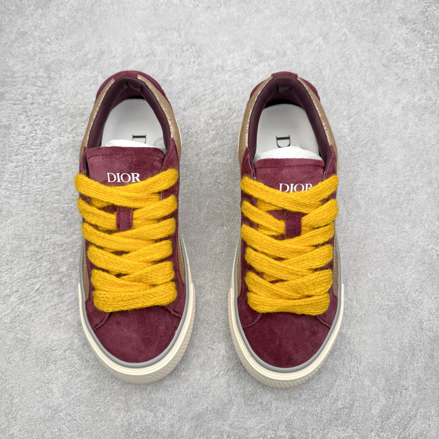 图片[2]-＃纯原 Dior B33 迪奥印花系带时尚运动板鞋网球鞋 全套原厂新版原纸板楦头开发 原厂特供皮料加持 原档数据大底 高频字母排版细节 还原 Zp 高端零售特供批次 2023秋季新品 彰显非凡的精湛工艺 重新诠释经典的网球鞋 时尚的廓形突显厚实感 采用全新的拉绒马海毛针织面料 突显柔软触感与富有层次感的流行色彩 搭配棕色绒面革镶片提升格调 别具一格的加垫鞋舌点缀以压花效果Dior标志 后侧点缀以Dior 30Avenue Montaigne标志 可为各式休闲造型增添时尚气质 尺码：40 41 42 43 44 45 46-选品中心