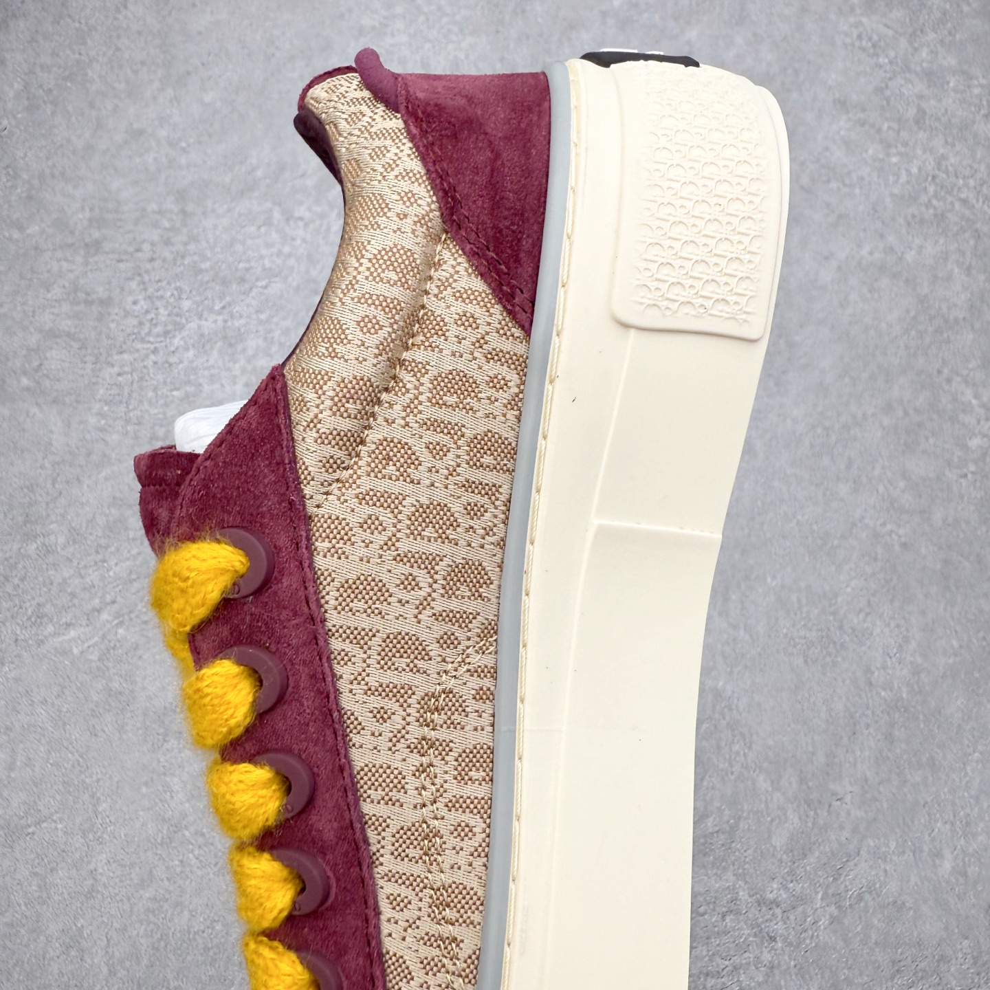 图片[7]-＃纯原 Dior B33 迪奥印花系带时尚运动板鞋网球鞋 全套原厂新版原纸板楦头开发 原厂特供皮料加持 原档数据大底 高频字母排版细节 还原 Zp 高端零售特供批次 2023秋季新品 彰显非凡的精湛工艺 重新诠释经典的网球鞋 时尚的廓形突显厚实感 采用全新的拉绒马海毛针织面料 突显柔软触感与富有层次感的流行色彩 搭配棕色绒面革镶片提升格调 别具一格的加垫鞋舌点缀以压花效果Dior标志 后侧点缀以Dior 30Avenue Montaigne标志 可为各式休闲造型增添时尚气质 尺码：40 41 42 43 44 45 46-选品中心