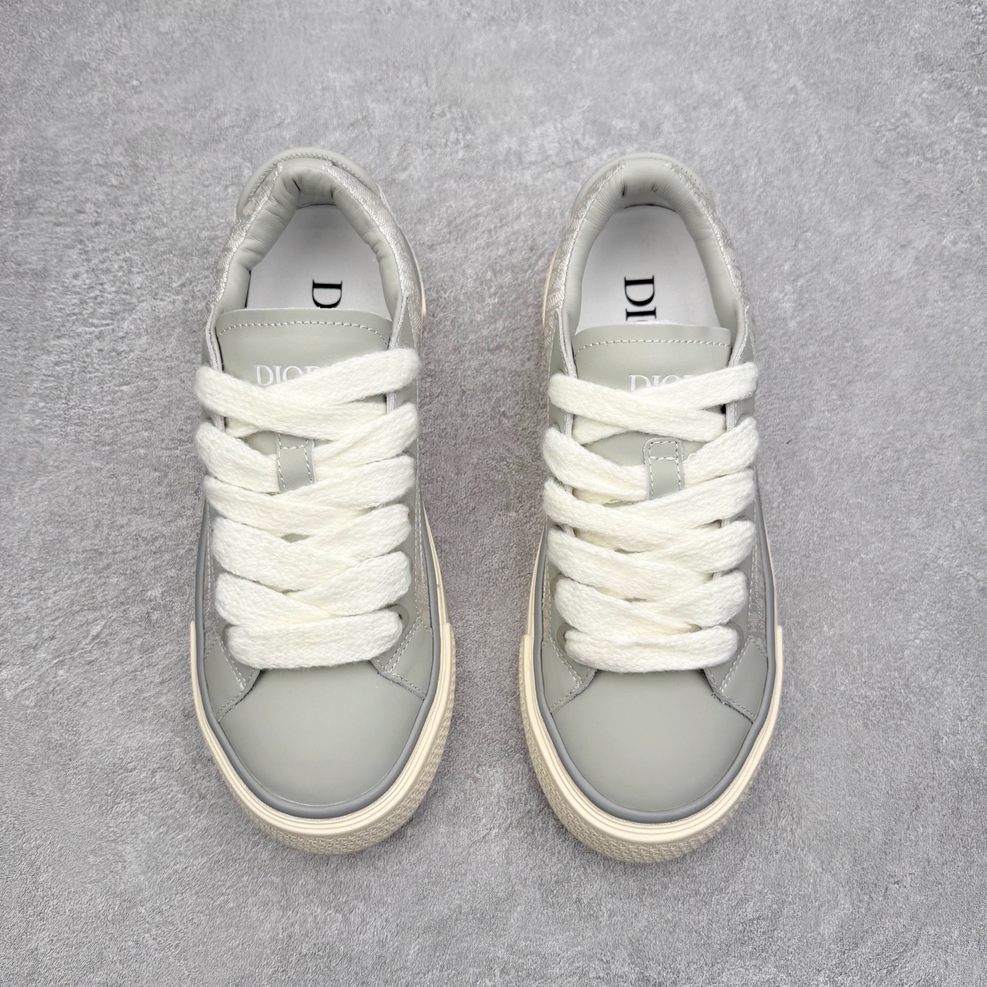 图片[2]-＃纯原 Dior B33 迪奥印花系带时尚运动板鞋网球鞋 全套原厂新版原纸板楦头开发 原厂特供皮料加持 原档数据大底 高频字母排版细节 还原 Zp 高端零售特供批次 2023秋季新品 彰显非凡的精湛工艺 重新诠释经典的网球鞋 时尚的廓形突显厚实感 采用全新的拉绒马海毛针织面料 突显柔软触感与富有层次感的流行色彩 搭配棕色绒面革镶片提升格调 别具一格的加垫鞋舌点缀以压花效果Dior标志 后侧点缀以Dior 30Avenue Montaigne标志 可为各式休闲造型增添时尚气质 尺码：40 41 42 43 44 45 46-选品中心