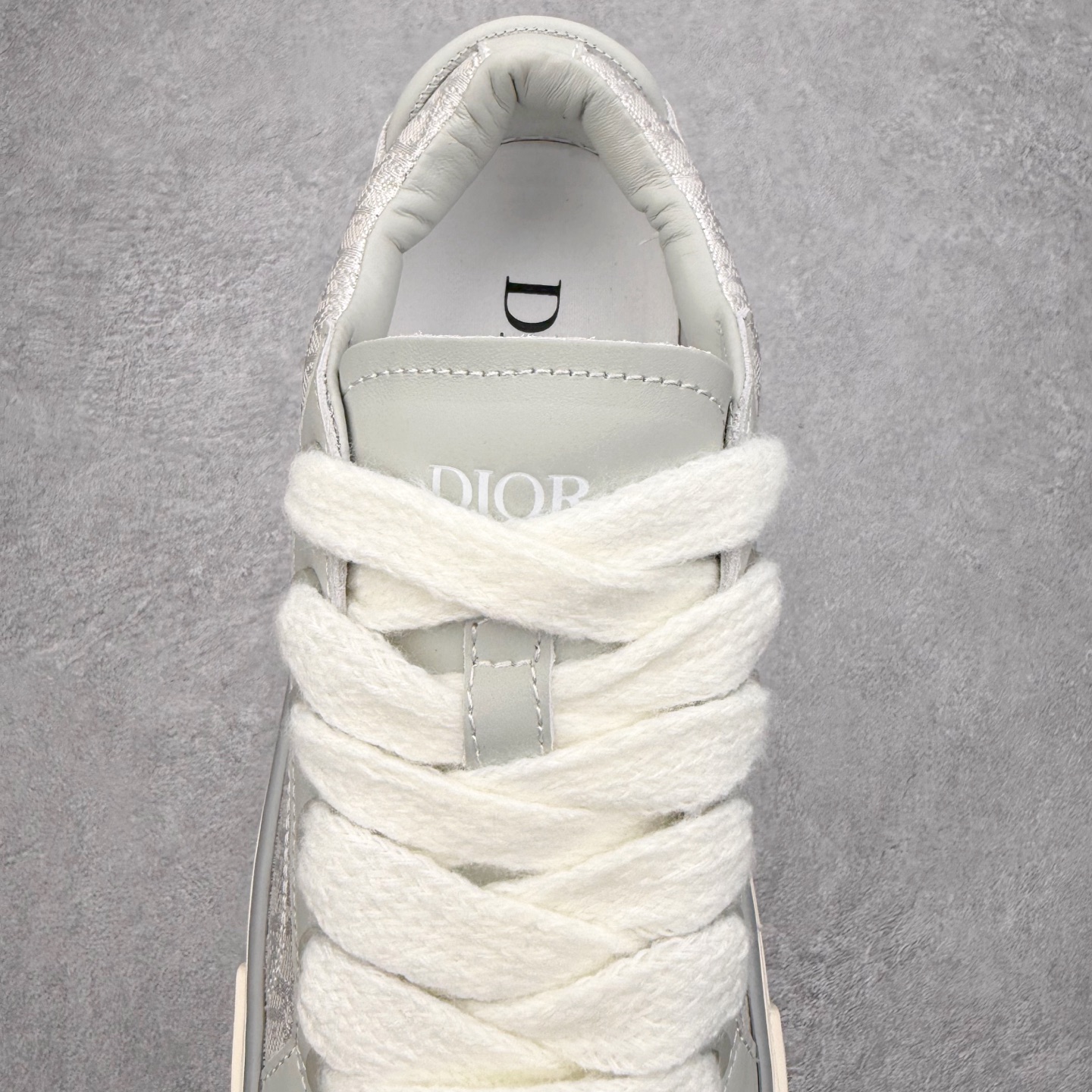 图片[5]-＃纯原 Dior B33 迪奥印花系带时尚运动板鞋网球鞋 全套原厂新版原纸板楦头开发 原厂特供皮料加持 原档数据大底 高频字母排版细节 还原 Zp 高端零售特供批次 2023秋季新品 彰显非凡的精湛工艺 重新诠释经典的网球鞋 时尚的廓形突显厚实感 采用全新的拉绒马海毛针织面料 突显柔软触感与富有层次感的流行色彩 搭配棕色绒面革镶片提升格调 别具一格的加垫鞋舌点缀以压花效果Dior标志 后侧点缀以Dior 30Avenue Montaigne标志 可为各式休闲造型增添时尚气质 尺码：40 41 42 43 44 45 46-选品中心