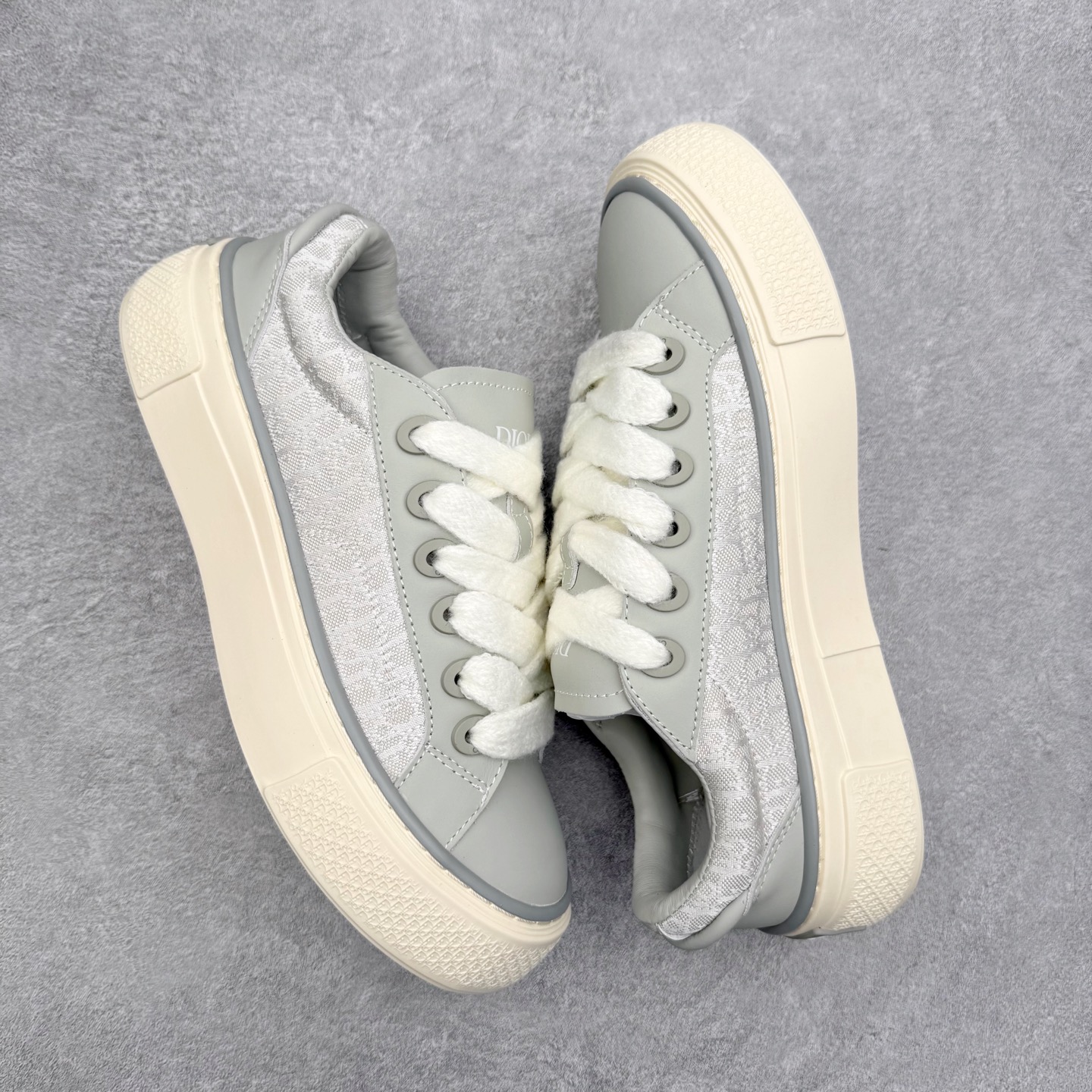 图片[3]-＃纯原 Dior B33 迪奥印花系带时尚运动板鞋网球鞋 全套原厂新版原纸板楦头开发 原厂特供皮料加持 原档数据大底 高频字母排版细节 还原 Zp 高端零售特供批次 2023秋季新品 彰显非凡的精湛工艺 重新诠释经典的网球鞋 时尚的廓形突显厚实感 采用全新的拉绒马海毛针织面料 突显柔软触感与富有层次感的流行色彩 搭配棕色绒面革镶片提升格调 别具一格的加垫鞋舌点缀以压花效果Dior标志 后侧点缀以Dior 30Avenue Montaigne标志 可为各式休闲造型增添时尚气质 尺码：40 41 42 43 44 45 46-选品中心