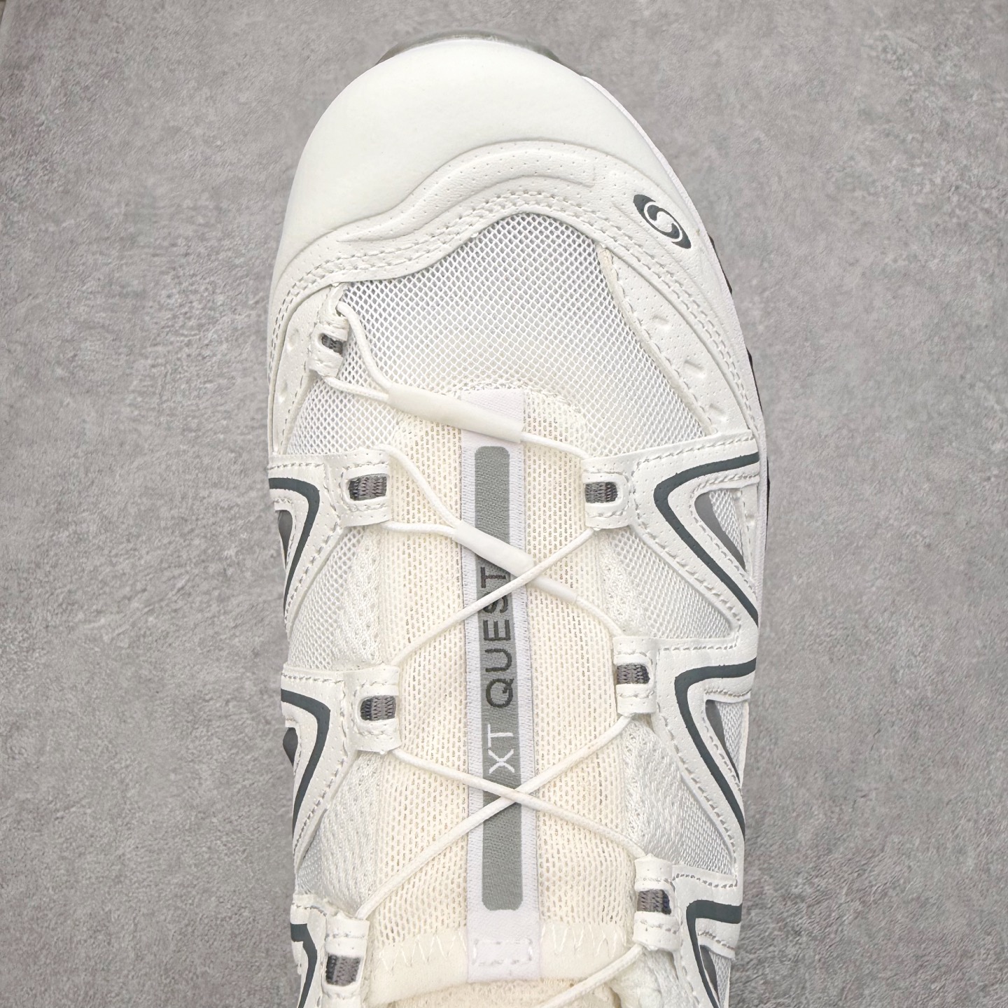 图片[4]-＃PK纯原福利 Salomon XT-QUEST ADV 萨洛蒙潮流越野机能户外功能鞋 基于市场现有版本全新升级调整改良 现阶段市场最强产物 全新主色陆续出货 大底描漆工整零瑕疵 鞋头定型弧度完美 纯原外贸平台特供订单 耗时半年巨作 全套原纸板楦头开发 原厂特供网布配套加持 确保原汁原味 完美呈现版型 原档数据独家私模五层组合大底 男女鞋同步官方开发至46.5 原装Ortholite轻量化鞋垫 中底布带钢印编号 原厂TPU锁扣 进口港宝加持 后跟自然饱满 还原公司包裹性 基于 SALOMON 初代 XT 鞋身造型并搭载 4D ADVANCED CHASSIS™ 大底打造而成 为这款 XT-QUEST 带来了多项足部控制与保护等功能性 如在运动过程中控制左右晃动的过程而提高稳定性、改善长途越野过程中足中到足尖的过渡、提高感知岩石的精确度以抵抗尖锐物体对脚底的伤害以及采用动态缓冲来增强穿着舒适感 从而减轻疲劳感 使XT-QUEST 成为一双舒适且安全的户外之履 尺码：36 36.5 37.5 38 38.5 39 40 40.5 41 42 42.5 43 44 44.5 45-选品中心