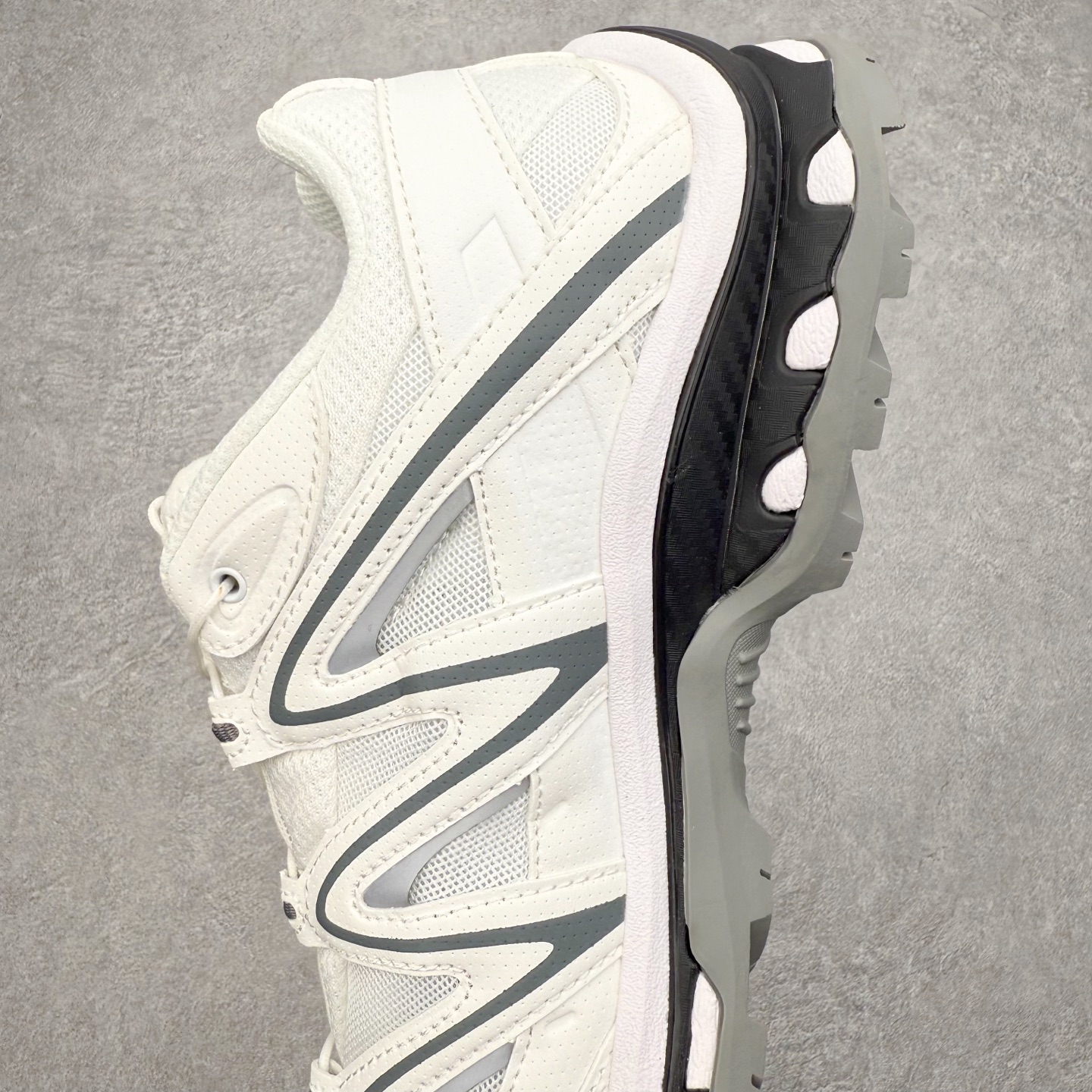 图片[7]-＃PK纯原福利 Salomon XT-QUEST ADV 萨洛蒙潮流越野机能户外功能鞋 基于市场现有版本全新升级调整改良 现阶段市场最强产物 全新主色陆续出货 大底描漆工整零瑕疵 鞋头定型弧度完美 纯原外贸平台特供订单 耗时半年巨作 全套原纸板楦头开发 原厂特供网布配套加持 确保原汁原味 完美呈现版型 原档数据独家私模五层组合大底 男女鞋同步官方开发至46.5 原装Ortholite轻量化鞋垫 中底布带钢印编号 原厂TPU锁扣 进口港宝加持 后跟自然饱满 还原公司包裹性 基于 SALOMON 初代 XT 鞋身造型并搭载 4D ADVANCED CHASSIS™ 大底打造而成 为这款 XT-QUEST 带来了多项足部控制与保护等功能性 如在运动过程中控制左右晃动的过程而提高稳定性、改善长途越野过程中足中到足尖的过渡、提高感知岩石的精确度以抵抗尖锐物体对脚底的伤害以及采用动态缓冲来增强穿着舒适感 从而减轻疲劳感 使XT-QUEST 成为一双舒适且安全的户外之履 尺码：36 36.5 37.5 38 38.5 39 40 40.5 41 42 42.5 43 44 44.5 45-选品中心