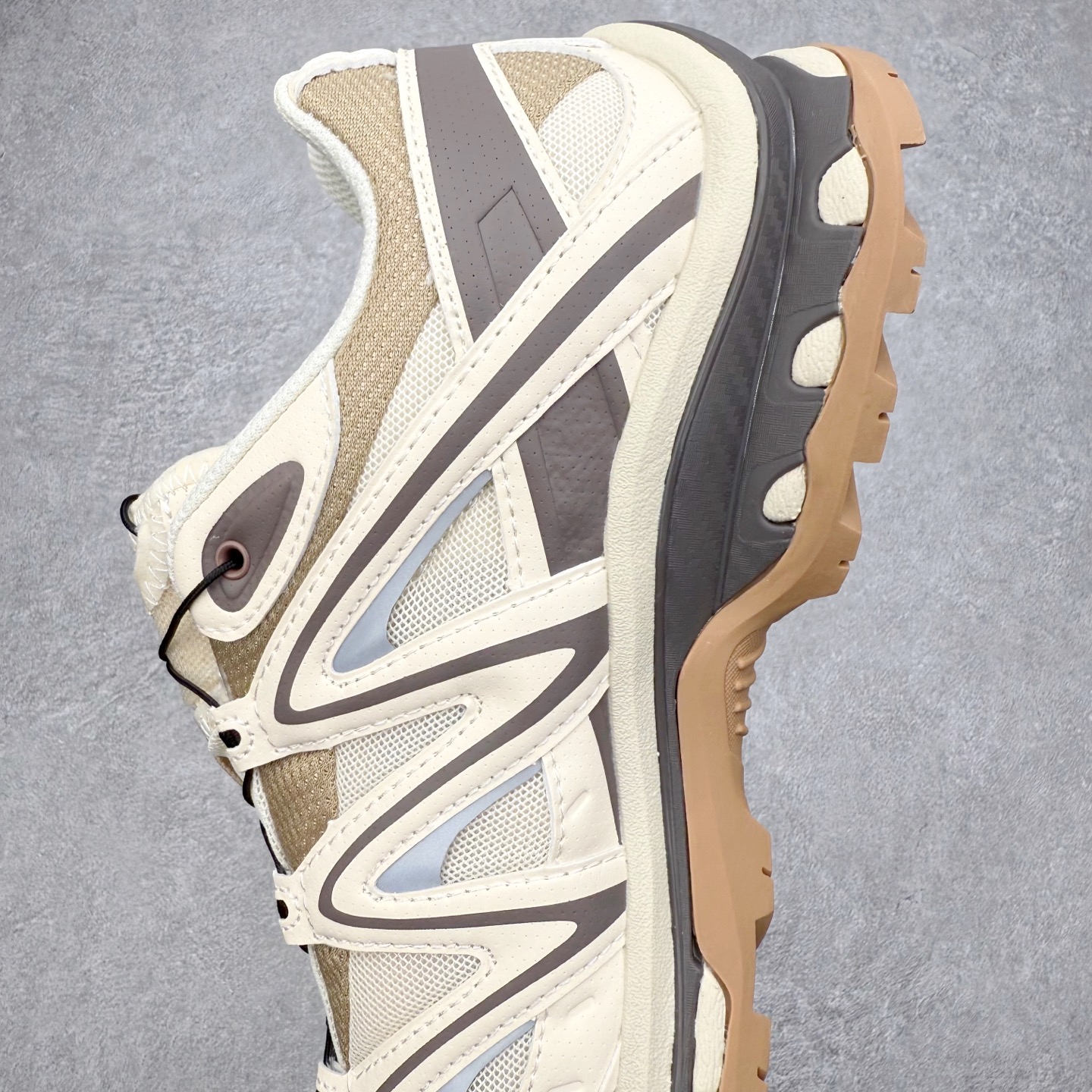 图片[7]-＃PK纯原福利 Salomon XT-QUEST ADV 萨洛蒙潮流越野机能户外功能鞋 基于市场现有版本全新升级调整改良 现阶段市场最强产物 全新主色陆续出货 大底描漆工整零瑕疵 鞋头定型弧度完美 纯原外贸平台特供订单 耗时半年巨作 全套原纸板楦头开发 原厂特供网布配套加持 确保原汁原味 完美呈现版型 原档数据独家私模五层组合大底 男女鞋同步官方开发至46.5 原装Ortholite轻量化鞋垫 中底布带钢印编号 原厂TPU锁扣 进口港宝加持 后跟自然饱满 还原公司包裹性 基于 SALOMON 初代 XT 鞋身造型并搭载 4D ADVANCED CHASSIS™ 大底打造而成 为这款 XT-QUEST 带来了多项足部控制与保护等功能性 如在运动过程中控制左右晃动的过程而提高稳定性、改善长途越野过程中足中到足尖的过渡、提高感知岩石的精确度以抵抗尖锐物体对脚底的伤害以及采用动态缓冲来增强穿着舒适感 从而减轻疲劳感 使XT-QUEST 成为一双舒适且安全的户外之履 尺码：36 36.5 37.5 38 38.5 39 40 40.5 41 42 42.5 43 44 44.5 45-选品中心