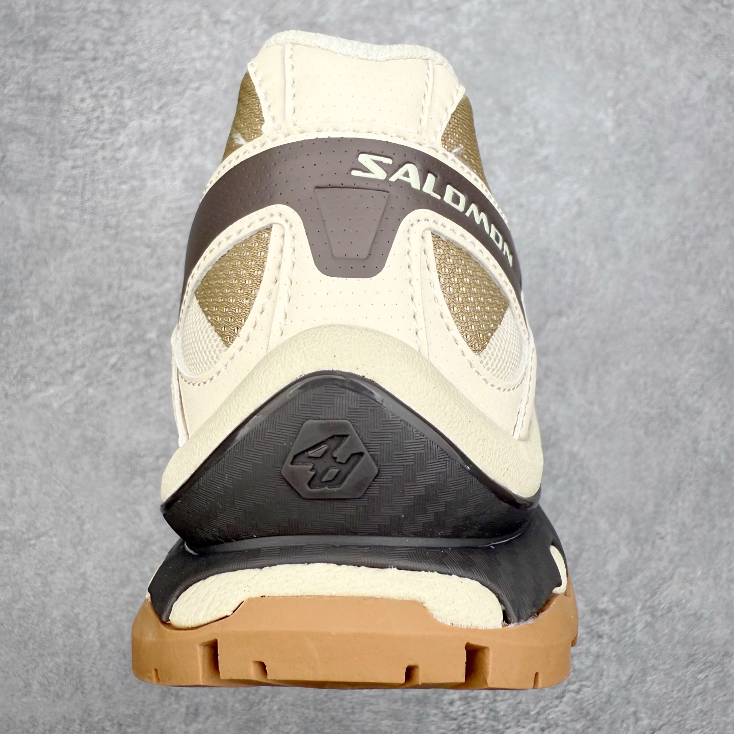 图片[8]-＃PK纯原福利 Salomon XT-QUEST ADV 萨洛蒙潮流越野机能户外功能鞋 基于市场现有版本全新升级调整改良 现阶段市场最强产物 全新主色陆续出货 大底描漆工整零瑕疵 鞋头定型弧度完美 纯原外贸平台特供订单 耗时半年巨作 全套原纸板楦头开发 原厂特供网布配套加持 确保原汁原味 完美呈现版型 原档数据独家私模五层组合大底 男女鞋同步官方开发至46.5 原装Ortholite轻量化鞋垫 中底布带钢印编号 原厂TPU锁扣 进口港宝加持 后跟自然饱满 还原公司包裹性 基于 SALOMON 初代 XT 鞋身造型并搭载 4D ADVANCED CHASSIS™ 大底打造而成 为这款 XT-QUEST 带来了多项足部控制与保护等功能性 如在运动过程中控制左右晃动的过程而提高稳定性、改善长途越野过程中足中到足尖的过渡、提高感知岩石的精确度以抵抗尖锐物体对脚底的伤害以及采用动态缓冲来增强穿着舒适感 从而减轻疲劳感 使XT-QUEST 成为一双舒适且安全的户外之履 尺码：36 36.5 37.5 38 38.5 39 40 40.5 41 42 42.5 43 44 44.5 45-选品中心