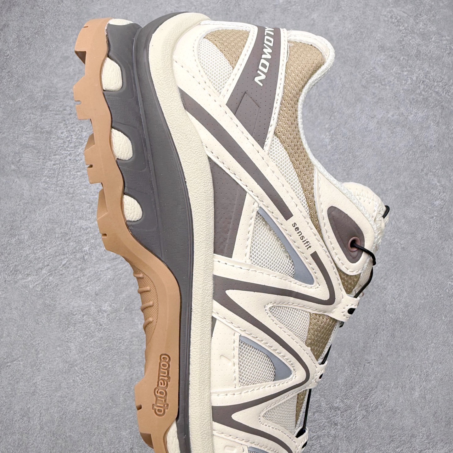 图片[6]-＃PK纯原福利 Salomon XT-QUEST ADV 萨洛蒙潮流越野机能户外功能鞋 基于市场现有版本全新升级调整改良 现阶段市场最强产物 全新主色陆续出货 大底描漆工整零瑕疵 鞋头定型弧度完美 纯原外贸平台特供订单 耗时半年巨作 全套原纸板楦头开发 原厂特供网布配套加持 确保原汁原味 完美呈现版型 原档数据独家私模五层组合大底 男女鞋同步官方开发至46.5 原装Ortholite轻量化鞋垫 中底布带钢印编号 原厂TPU锁扣 进口港宝加持 后跟自然饱满 还原公司包裹性 基于 SALOMON 初代 XT 鞋身造型并搭载 4D ADVANCED CHASSIS™ 大底打造而成 为这款 XT-QUEST 带来了多项足部控制与保护等功能性 如在运动过程中控制左右晃动的过程而提高稳定性、改善长途越野过程中足中到足尖的过渡、提高感知岩石的精确度以抵抗尖锐物体对脚底的伤害以及采用动态缓冲来增强穿着舒适感 从而减轻疲劳感 使XT-QUEST 成为一双舒适且安全的户外之履 尺码：36 36.5 37.5 38 38.5 39 40 40.5 41 42 42.5 43 44 44.5 45-选品中心