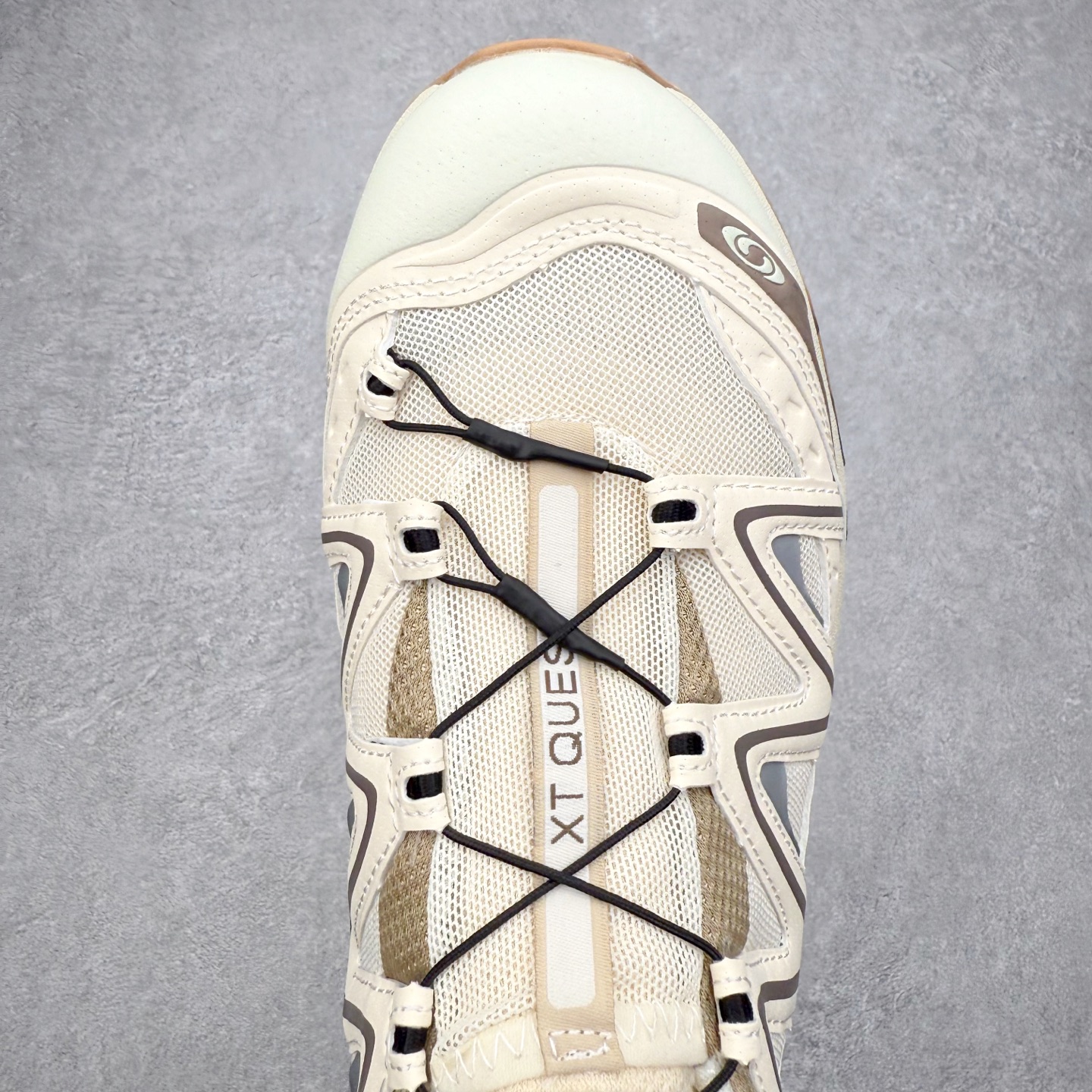 图片[4]-＃PK纯原福利 Salomon XT-QUEST ADV 萨洛蒙潮流越野机能户外功能鞋 基于市场现有版本全新升级调整改良 现阶段市场最强产物 全新主色陆续出货 大底描漆工整零瑕疵 鞋头定型弧度完美 纯原外贸平台特供订单 耗时半年巨作 全套原纸板楦头开发 原厂特供网布配套加持 确保原汁原味 完美呈现版型 原档数据独家私模五层组合大底 男女鞋同步官方开发至46.5 原装Ortholite轻量化鞋垫 中底布带钢印编号 原厂TPU锁扣 进口港宝加持 后跟自然饱满 还原公司包裹性 基于 SALOMON 初代 XT 鞋身造型并搭载 4D ADVANCED CHASSIS™ 大底打造而成 为这款 XT-QUEST 带来了多项足部控制与保护等功能性 如在运动过程中控制左右晃动的过程而提高稳定性、改善长途越野过程中足中到足尖的过渡、提高感知岩石的精确度以抵抗尖锐物体对脚底的伤害以及采用动态缓冲来增强穿着舒适感 从而减轻疲劳感 使XT-QUEST 成为一双舒适且安全的户外之履 尺码：36 36.5 37.5 38 38.5 39 40 40.5 41 42 42.5 43 44 44.5 45-选品中心