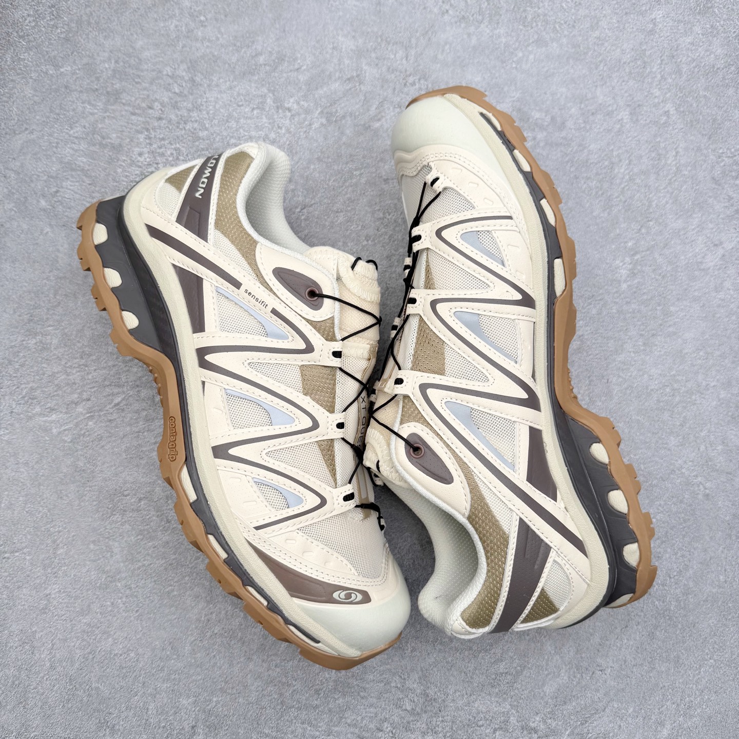 图片[3]-＃PK纯原福利 Salomon XT-QUEST ADV 萨洛蒙潮流越野机能户外功能鞋 基于市场现有版本全新升级调整改良 现阶段市场最强产物 全新主色陆续出货 大底描漆工整零瑕疵 鞋头定型弧度完美 纯原外贸平台特供订单 耗时半年巨作 全套原纸板楦头开发 原厂特供网布配套加持 确保原汁原味 完美呈现版型 原档数据独家私模五层组合大底 男女鞋同步官方开发至46.5 原装Ortholite轻量化鞋垫 中底布带钢印编号 原厂TPU锁扣 进口港宝加持 后跟自然饱满 还原公司包裹性 基于 SALOMON 初代 XT 鞋身造型并搭载 4D ADVANCED CHASSIS™ 大底打造而成 为这款 XT-QUEST 带来了多项足部控制与保护等功能性 如在运动过程中控制左右晃动的过程而提高稳定性、改善长途越野过程中足中到足尖的过渡、提高感知岩石的精确度以抵抗尖锐物体对脚底的伤害以及采用动态缓冲来增强穿着舒适感 从而减轻疲劳感 使XT-QUEST 成为一双舒适且安全的户外之履 尺码：36 36.5 37.5 38 38.5 39 40 40.5 41 42 42.5 43 44 44.5 45-选品中心