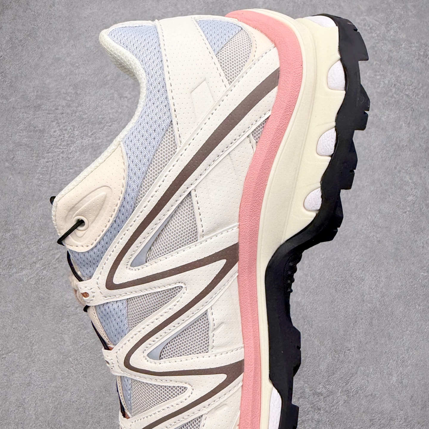 图片[7]-＃PK纯原福利 Salomon XT-QUEST ADV 萨洛蒙潮流越野机能户外功能鞋 基于市场现有版本全新升级调整改良 现阶段市场最强产物 全新主色陆续出货 大底描漆工整零瑕疵 鞋头定型弧度完美 纯原外贸平台特供订单 耗时半年巨作 全套原纸板楦头开发 原厂特供网布配套加持 确保原汁原味 完美呈现版型 原档数据独家私模五层组合大底 男女鞋同步官方开发至46.5 原装Ortholite轻量化鞋垫 中底布带钢印编号 原厂TPU锁扣 进口港宝加持 后跟自然饱满 还原公司包裹性 基于 SALOMON 初代 XT 鞋身造型并搭载 4D ADVANCED CHASSIS™ 大底打造而成 为这款 XT-QUEST 带来了多项足部控制与保护等功能性 如在运动过程中控制左右晃动的过程而提高稳定性、改善长途越野过程中足中到足尖的过渡、提高感知岩石的精确度以抵抗尖锐物体对脚底的伤害以及采用动态缓冲来增强穿着舒适感 从而减轻疲劳感 使XT-QUEST 成为一双舒适且安全的户外之履 尺码：36 36.5 37.5 38 38.5 39 40 40.5 41 42 42.5 43 44 44.5 45-选品中心