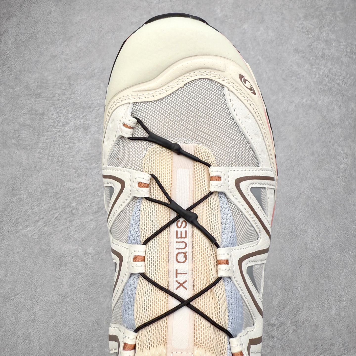 图片[4]-＃PK纯原福利 Salomon XT-QUEST ADV 萨洛蒙潮流越野机能户外功能鞋 基于市场现有版本全新升级调整改良 现阶段市场最强产物 全新主色陆续出货 大底描漆工整零瑕疵 鞋头定型弧度完美 纯原外贸平台特供订单 耗时半年巨作 全套原纸板楦头开发 原厂特供网布配套加持 确保原汁原味 完美呈现版型 原档数据独家私模五层组合大底 男女鞋同步官方开发至46.5 原装Ortholite轻量化鞋垫 中底布带钢印编号 原厂TPU锁扣 进口港宝加持 后跟自然饱满 还原公司包裹性 基于 SALOMON 初代 XT 鞋身造型并搭载 4D ADVANCED CHASSIS™ 大底打造而成 为这款 XT-QUEST 带来了多项足部控制与保护等功能性 如在运动过程中控制左右晃动的过程而提高稳定性、改善长途越野过程中足中到足尖的过渡、提高感知岩石的精确度以抵抗尖锐物体对脚底的伤害以及采用动态缓冲来增强穿着舒适感 从而减轻疲劳感 使XT-QUEST 成为一双舒适且安全的户外之履 尺码：36 36.5 37.5 38 38.5 39 40 40.5 41 42 42.5 43 44 44.5 45-选品中心