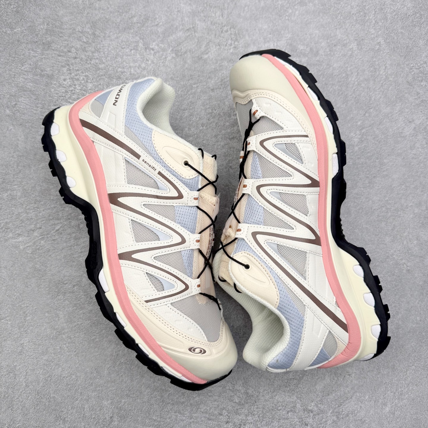 图片[3]-＃PK纯原福利 Salomon XT-QUEST ADV 萨洛蒙潮流越野机能户外功能鞋 基于市场现有版本全新升级调整改良 现阶段市场最强产物 全新主色陆续出货 大底描漆工整零瑕疵 鞋头定型弧度完美 纯原外贸平台特供订单 耗时半年巨作 全套原纸板楦头开发 原厂特供网布配套加持 确保原汁原味 完美呈现版型 原档数据独家私模五层组合大底 男女鞋同步官方开发至46.5 原装Ortholite轻量化鞋垫 中底布带钢印编号 原厂TPU锁扣 进口港宝加持 后跟自然饱满 还原公司包裹性 基于 SALOMON 初代 XT 鞋身造型并搭载 4D ADVANCED CHASSIS™ 大底打造而成 为这款 XT-QUEST 带来了多项足部控制与保护等功能性 如在运动过程中控制左右晃动的过程而提高稳定性、改善长途越野过程中足中到足尖的过渡、提高感知岩石的精确度以抵抗尖锐物体对脚底的伤害以及采用动态缓冲来增强穿着舒适感 从而减轻疲劳感 使XT-QUEST 成为一双舒适且安全的户外之履 尺码：36 36.5 37.5 38 38.5 39 40 40.5 41 42 42.5 43 44 44.5 45-选品中心