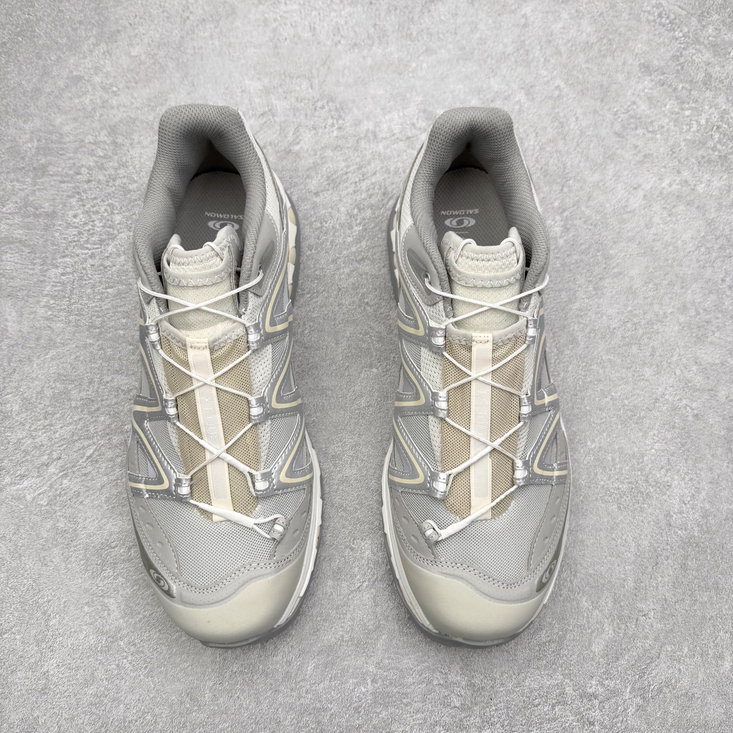 图片[2]-＃PK纯原福利 Salomon XT-QUEST ADV 萨洛蒙潮流越野机能户外功能鞋 基于市场现有版本全新升级调整改良 现阶段市场最强产物 全新主色陆续出货 大底描漆工整零瑕疵 鞋头定型弧度完美 纯原外贸平台特供订单 耗时半年巨作 全套原纸板楦头开发 原厂特供网布配套加持 确保原汁原味 完美呈现版型 原档数据独家私模五层组合大底 男女鞋同步官方开发至46.5 原装Ortholite轻量化鞋垫 中底布带钢印编号 原厂TPU锁扣 进口港宝加持 后跟自然饱满 还原公司包裹性 基于 SALOMON 初代 XT 鞋身造型并搭载 4D ADVANCED CHASSIS™ 大底打造而成 为这款 XT-QUEST 带来了多项足部控制与保护等功能性 如在运动过程中控制左右晃动的过程而提高稳定性、改善长途越野过程中足中到足尖的过渡、提高感知岩石的精确度以抵抗尖锐物体对脚底的伤害以及采用动态缓冲来增强穿着舒适感 从而减轻疲劳感 使XT-QUEST 成为一双舒适且安全的户外之履 尺码：36 36.5 37.5 38 38.5 39 40 40.5 41 42 42.5 43 44 44.5 45-选品中心